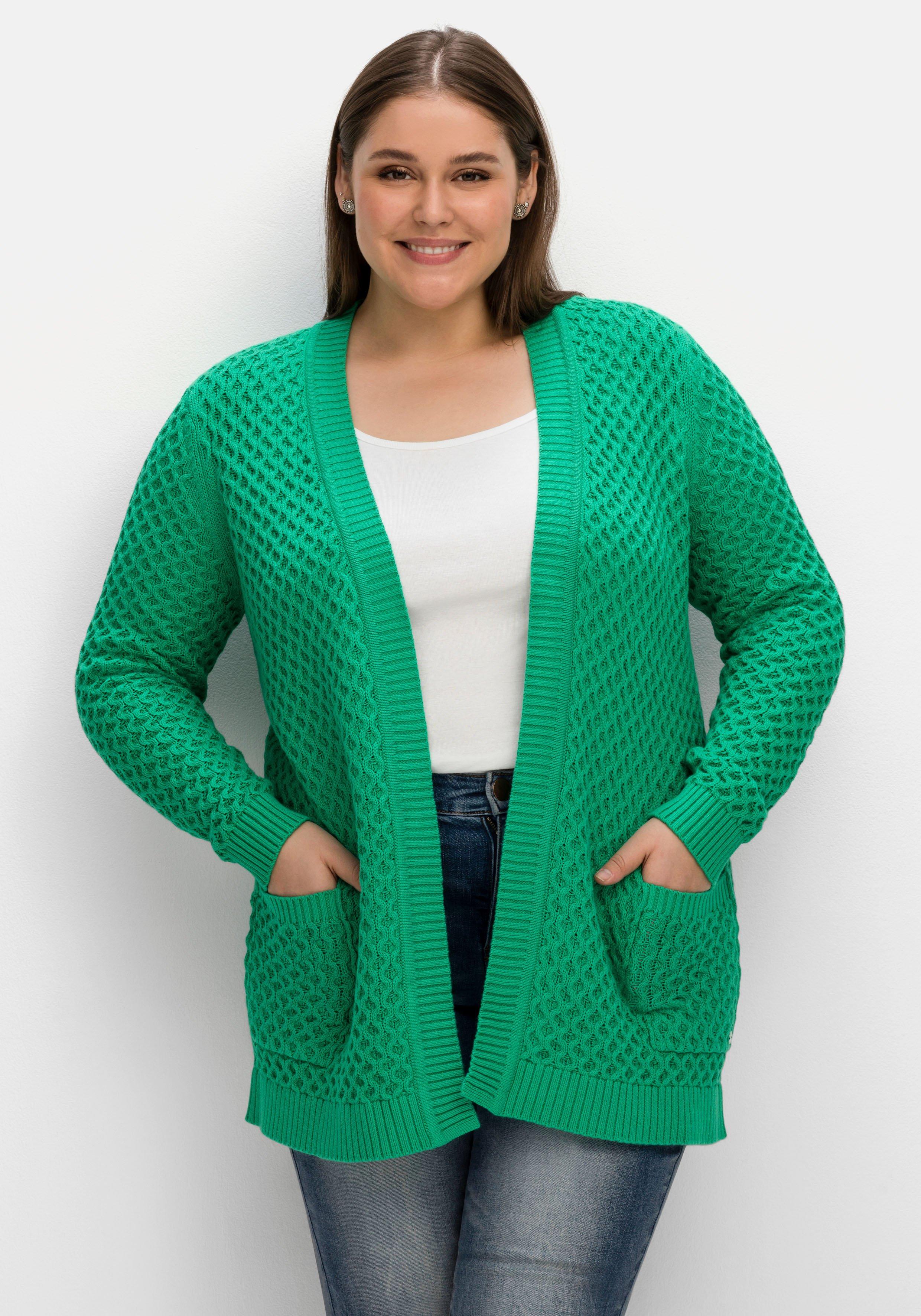 Strickjacke in Wabenstruktur, in leichter A-Linie