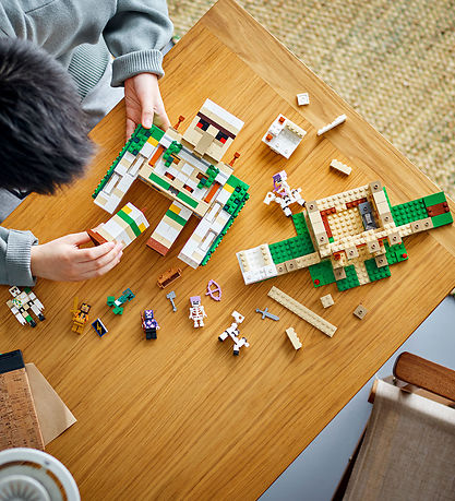 LEGO? Minecraft - Jerngolem-Fortet 21250 - 868 Dele