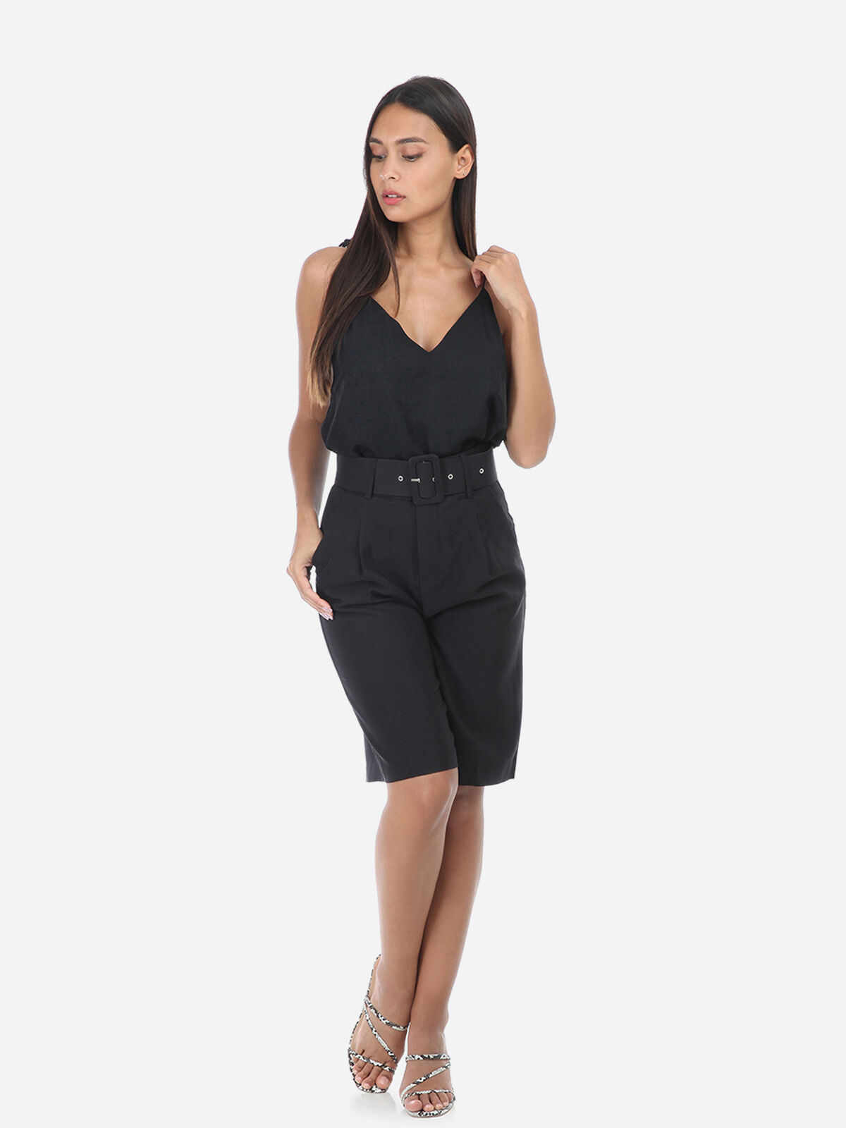 Bermuda à pinces avec ceinture à boucle- Noir