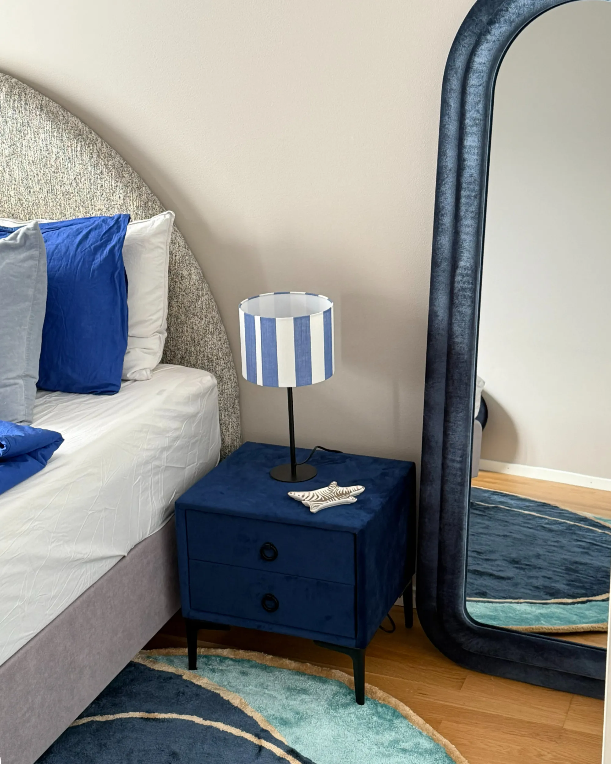 Nachtkastje met 2 lades SEZANNE Fluweel Marineblauw