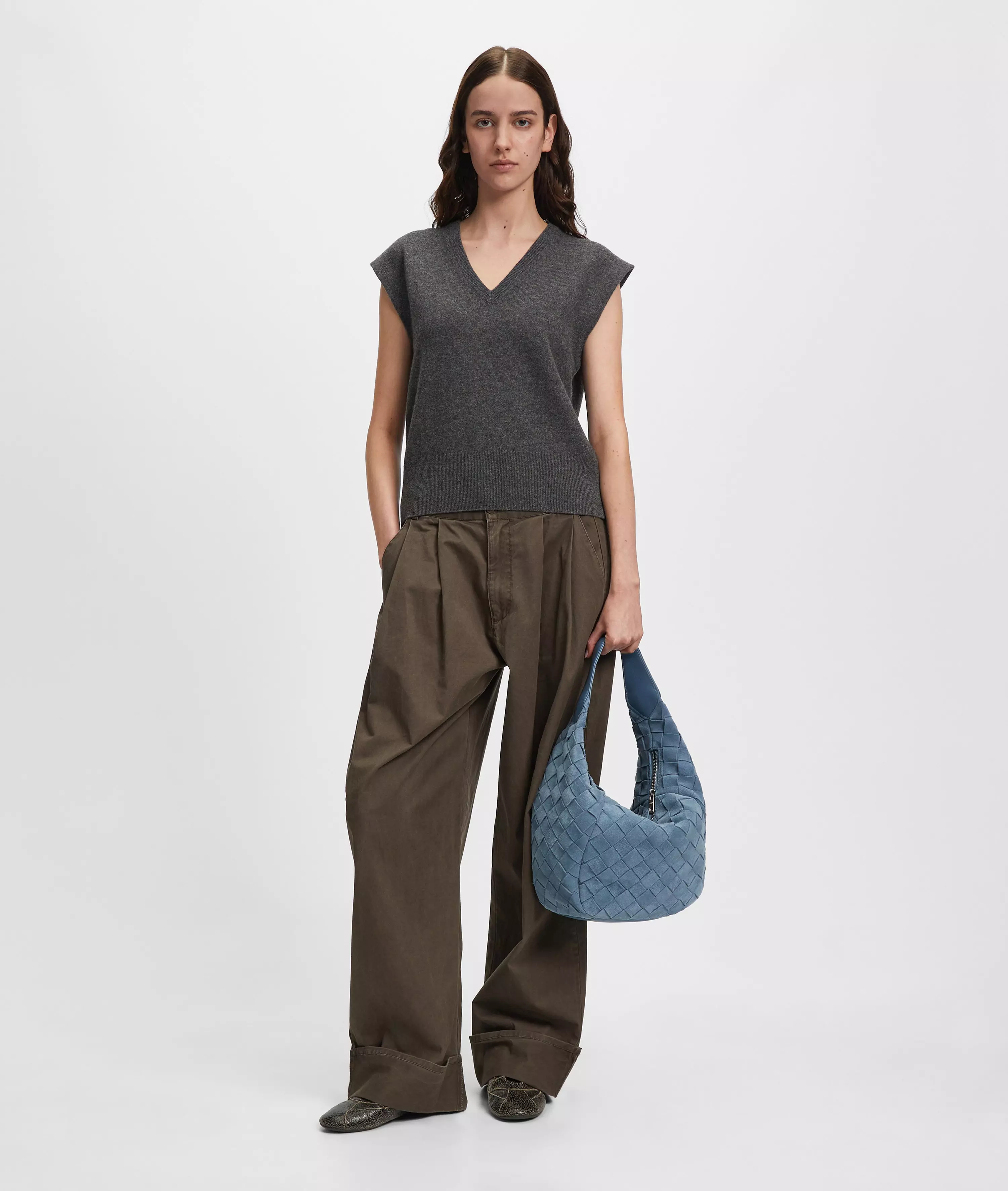 Farrah Hobo M Spacious suede pouch bag