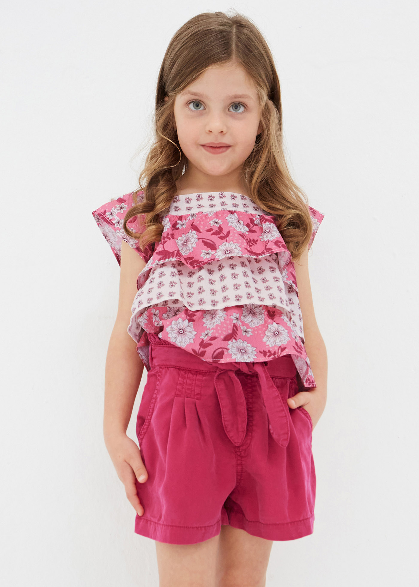 Shorts fluidos para meninas com amarração, confeccionados em TENCEL™ Lyocell.