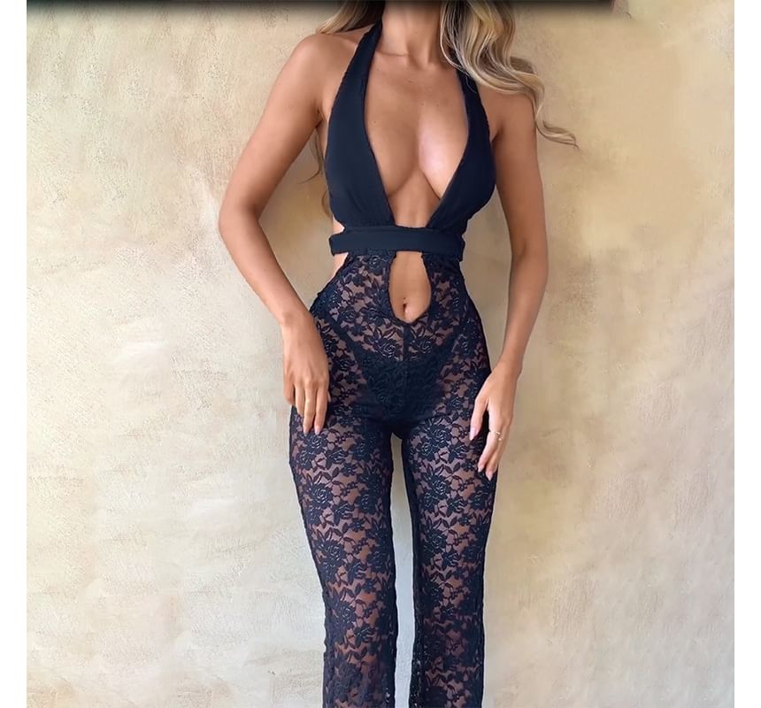 Alizio - Halterhals, diep uitgesneden, doorschijnende jumpsuit met kanten paneel en uitsparingen
