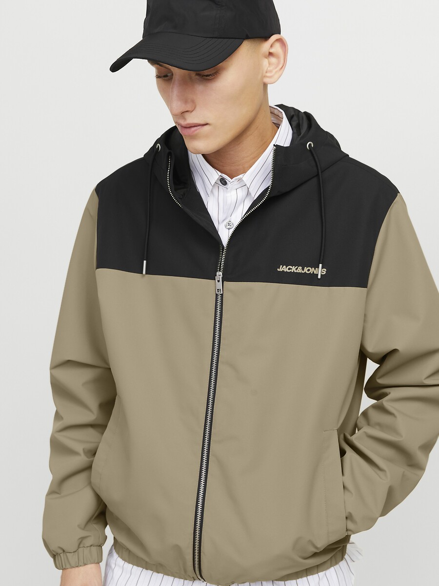 JACK & JONES<br>Jaqueta leve com capuz
