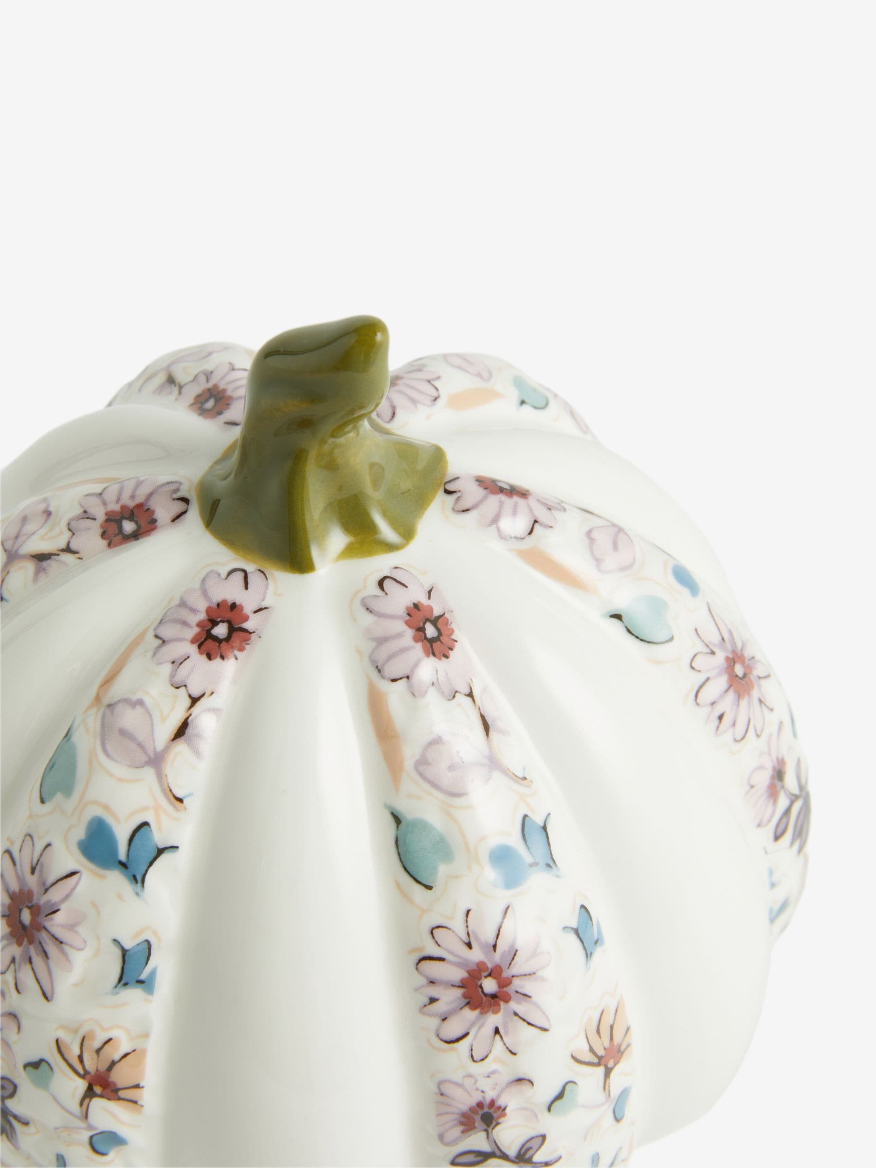 Keramische pompoen met bloemenprint ornament