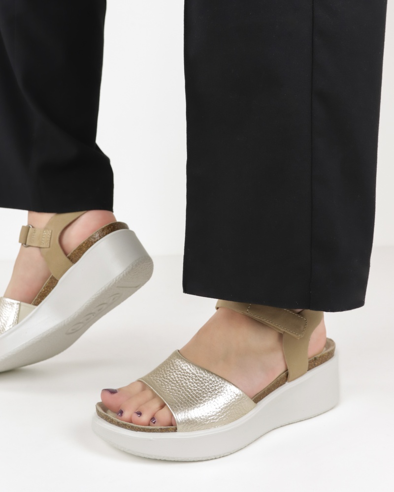 Ecco Flowt Wedge Sandalen  - goud