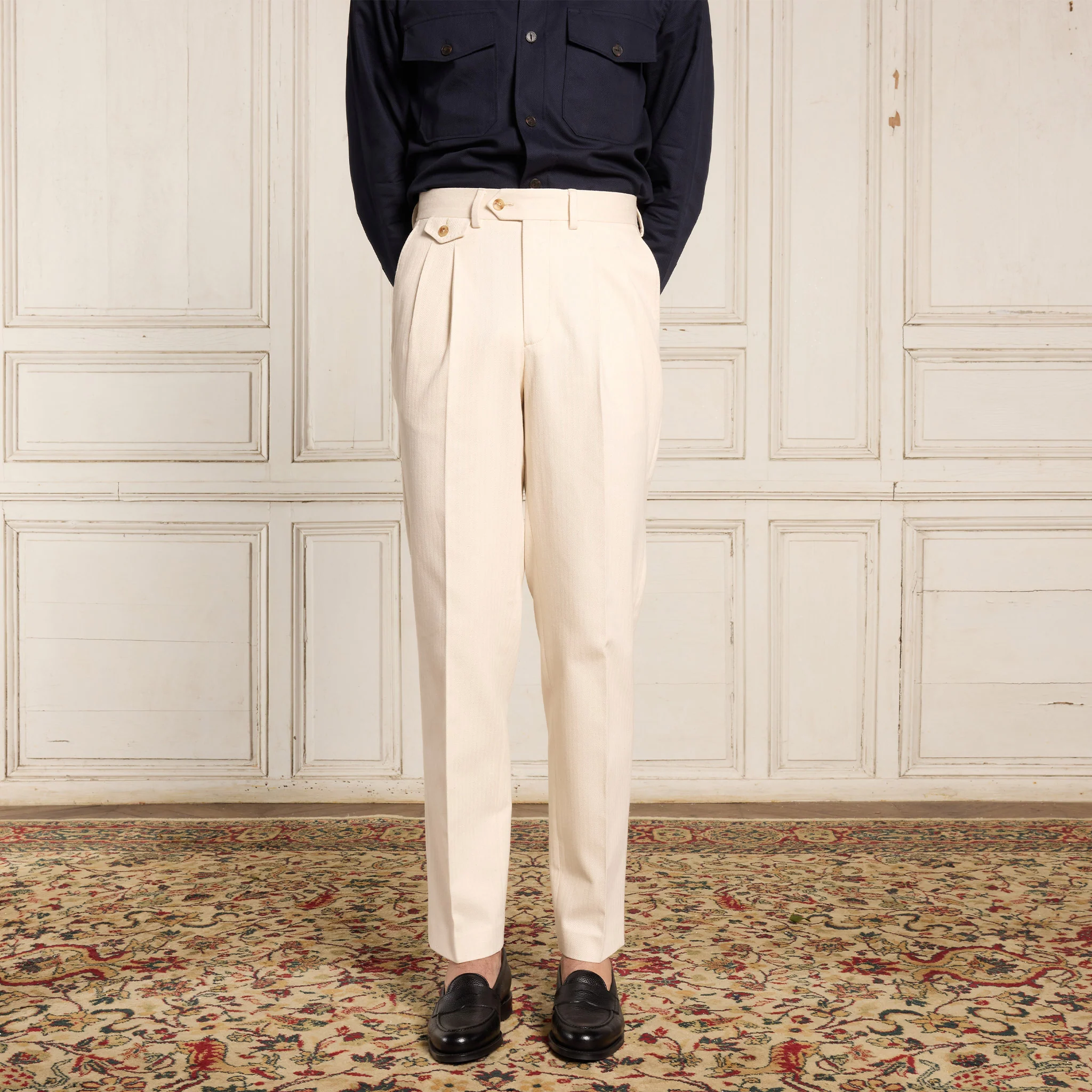 Double-pleated pants in ecru cotton