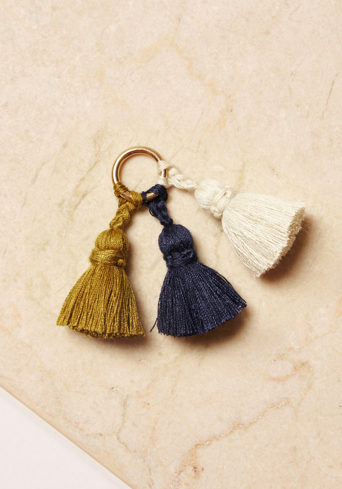 YOOMEE Schlüsselanhänger Tassel Trio Shousha Marine Olive Ecru