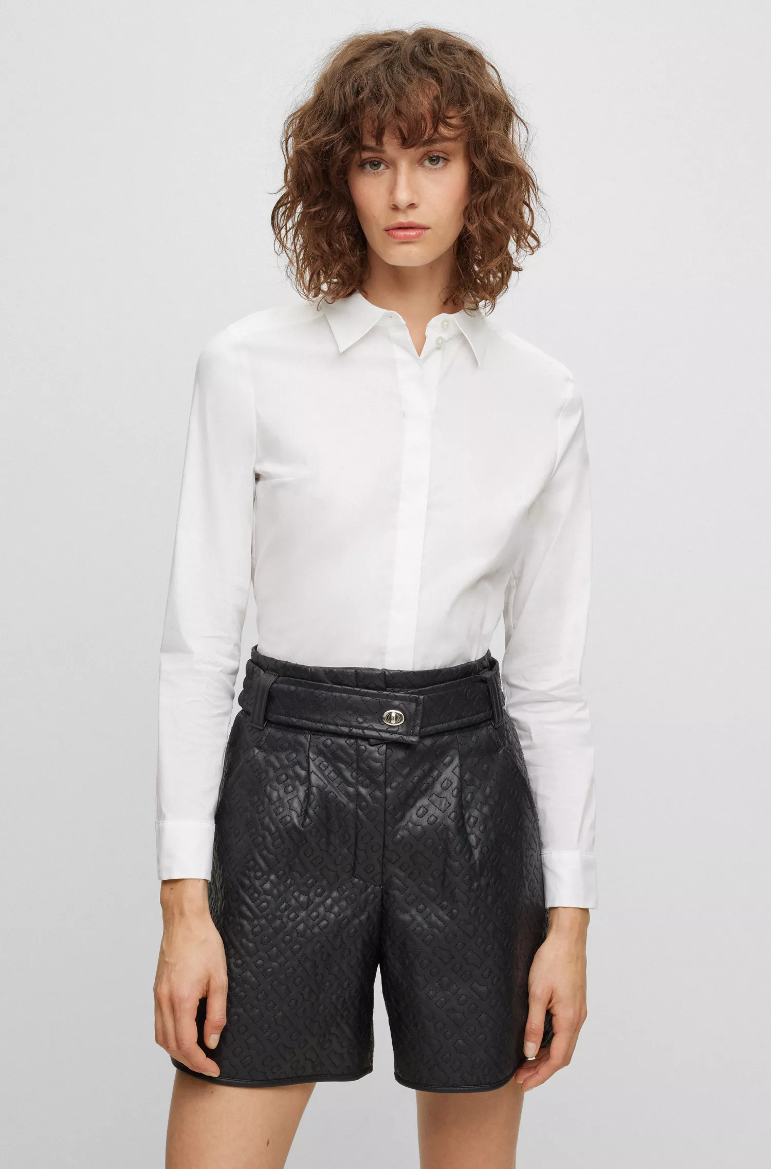 Blusa BOSS preta de corte justo em popeline de mistura de algodão.