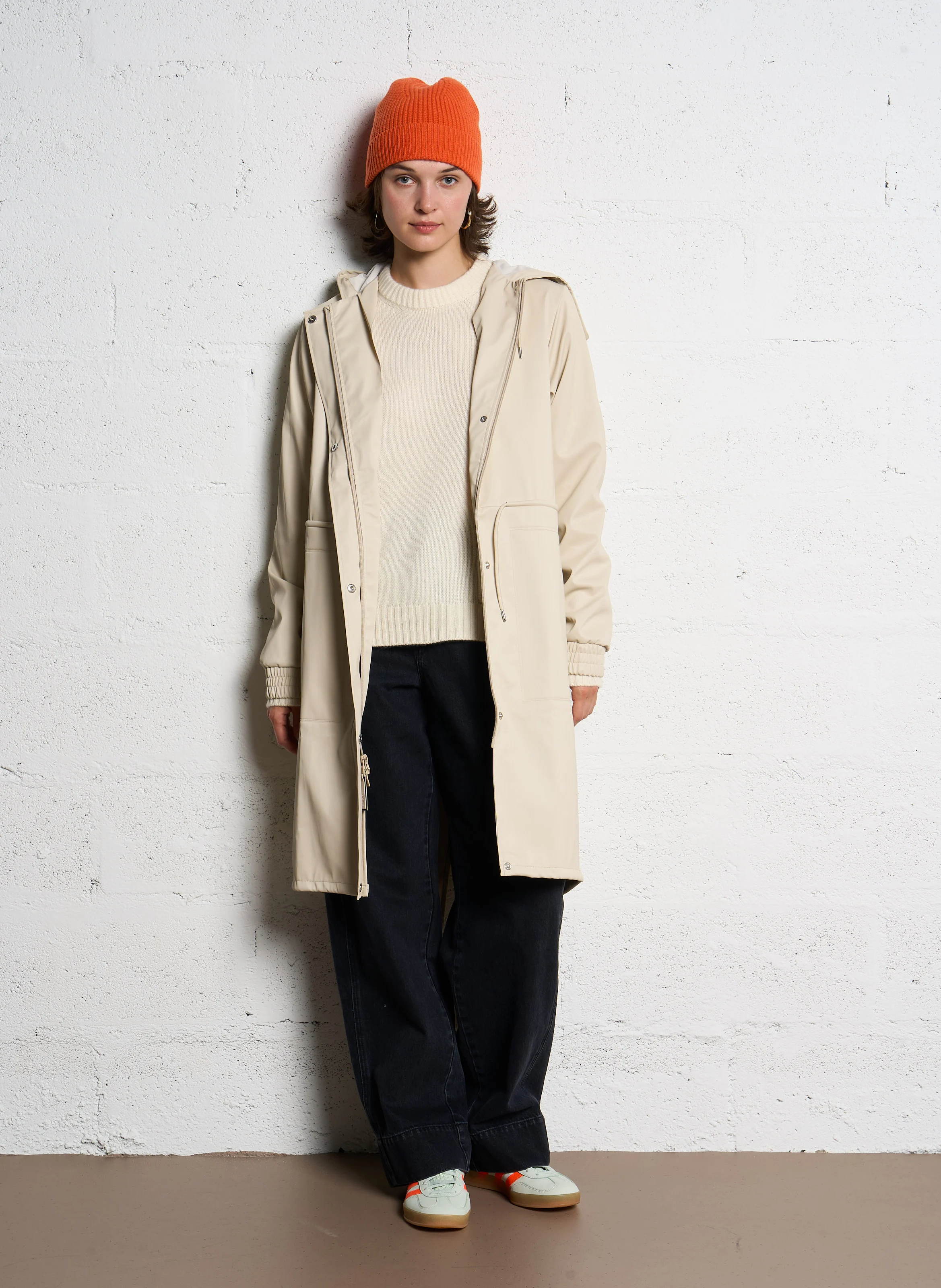 STRING PARKA - Imperméable droit col rond à capuche | Beige