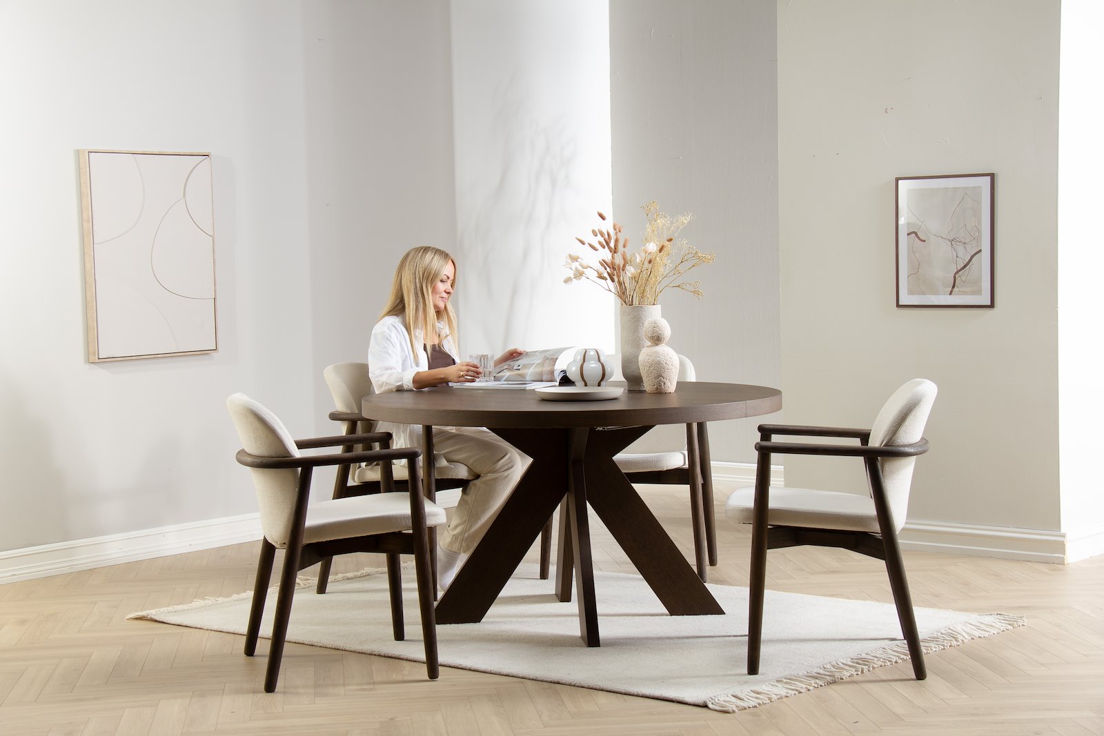Coster spisestol Tekstil Jenny R1R1 Offwhite med røkfarget oljet heltre ask