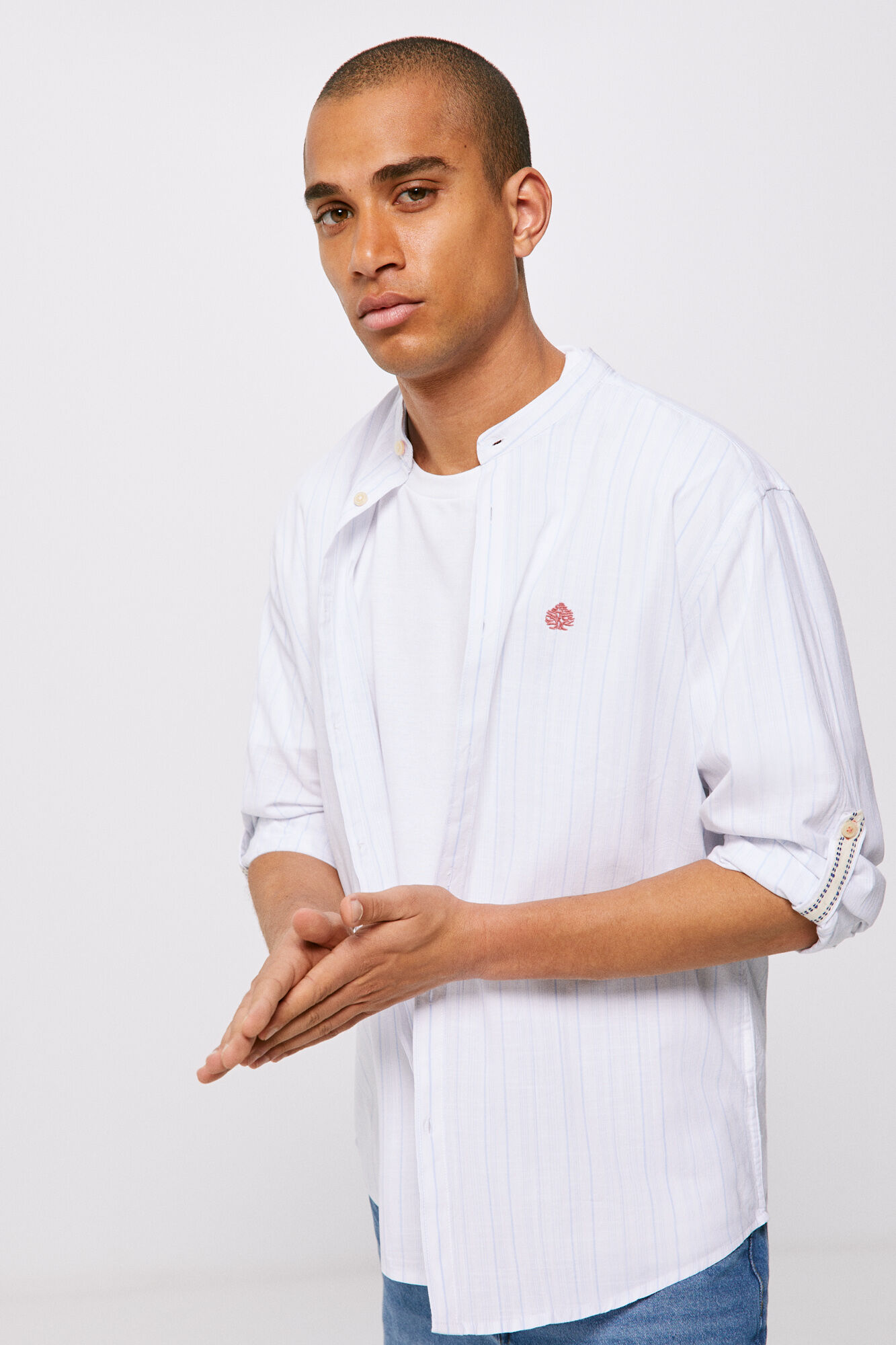 Camisa azul-clara estilo mandarim