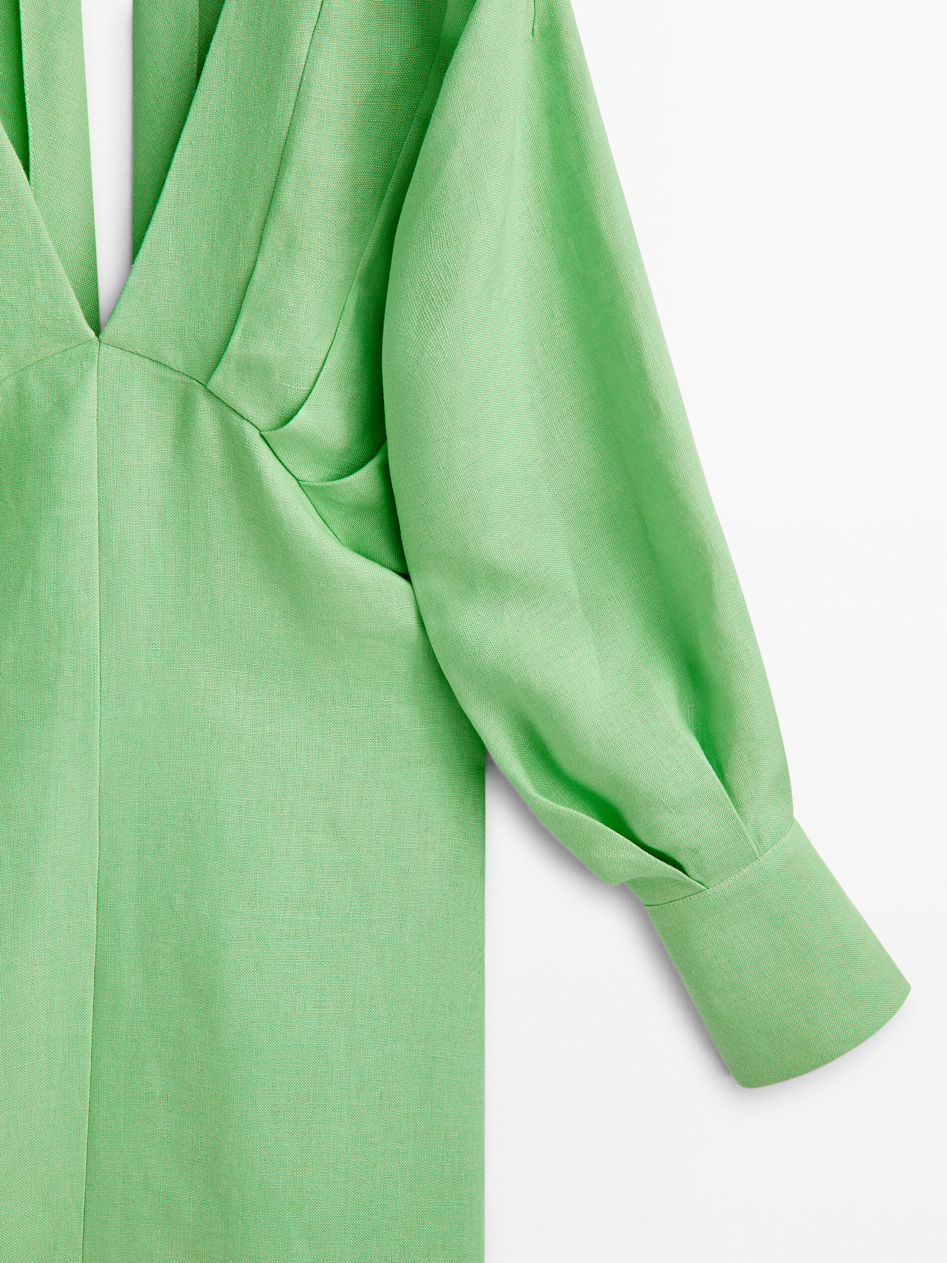 Vestido com detalhe plissado e fenda - Studio - VERD.MANZ