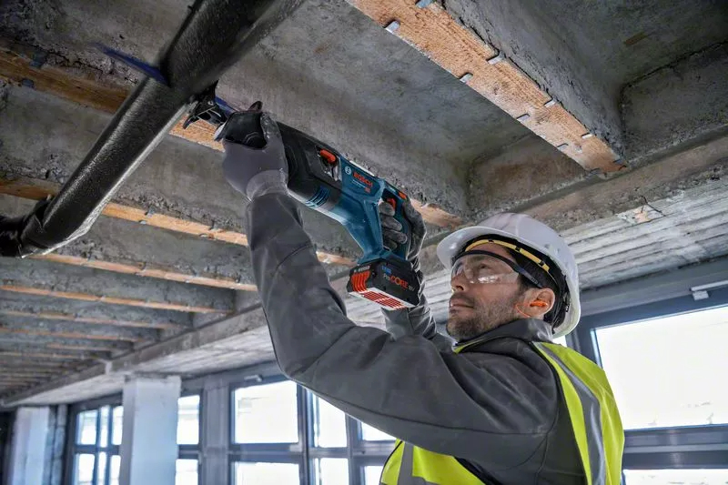 BOSCH COMBI-KIT 4 18V Tool: GSR 18V-90C + GDX 18V-210C + GBH 18V-24C + GSA 18V-28 + 1 4.0 AH battery (PROCORE) + 2 5.5 AH battery (PROCORE) + GAL 1880CV (L)PROFESSIONAL