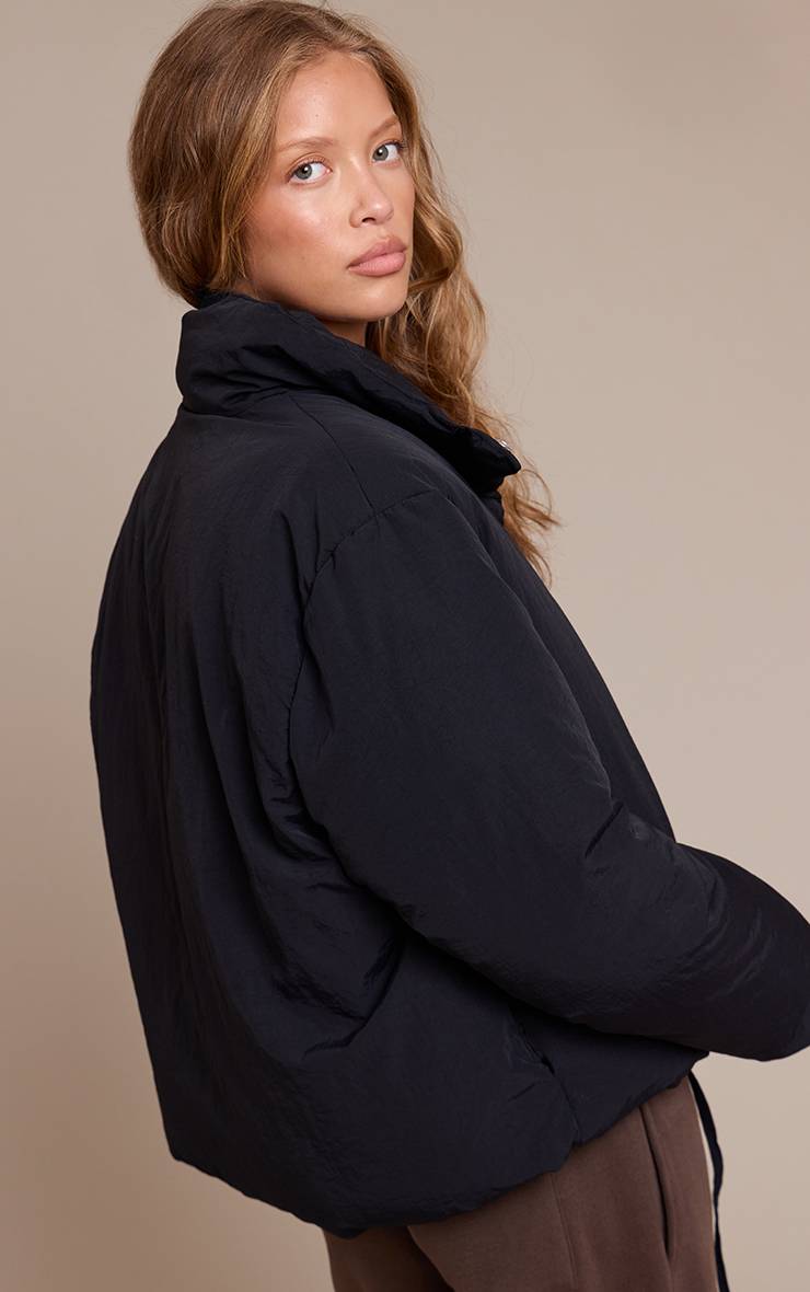 Noir Veste Matelassée Bouffante À Col Montant Et Ceinture À Nouer Effet Délavé