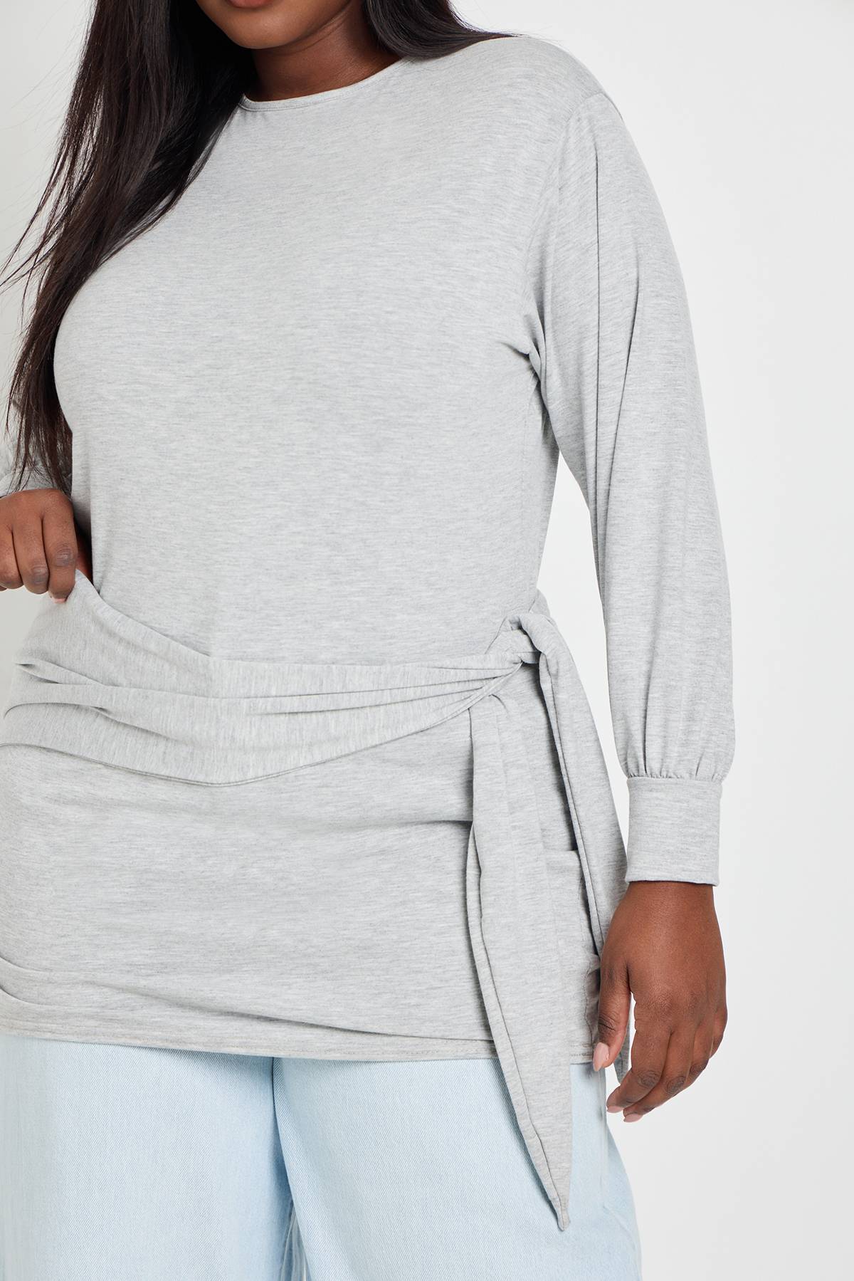 boohoo Haut Grande Taille À Manches Longues Avec Encolure Cache-cœur Décontractée