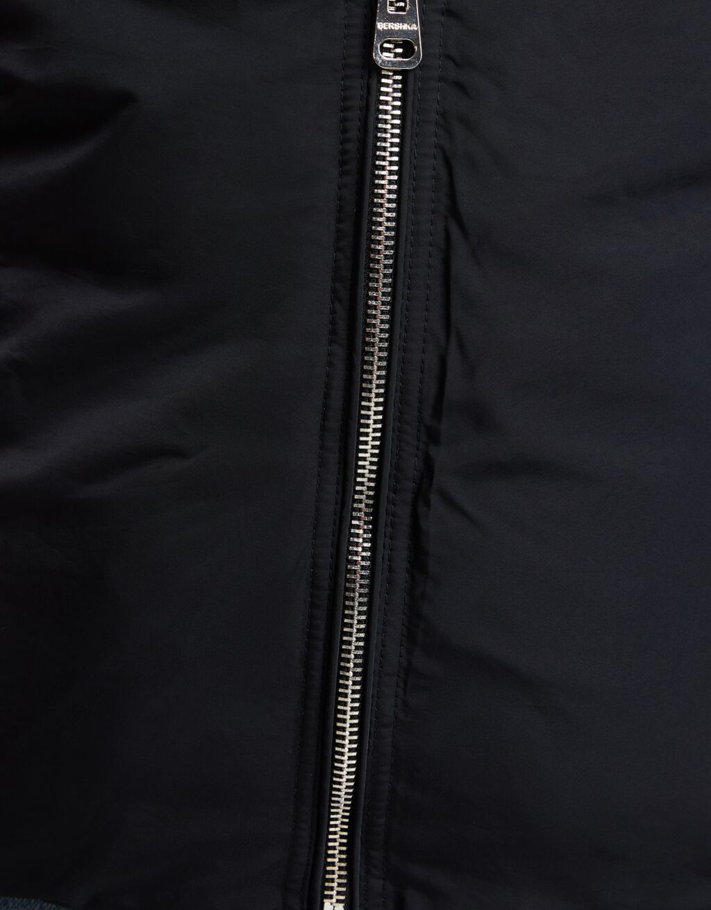 Jaqueta puffer com capuz