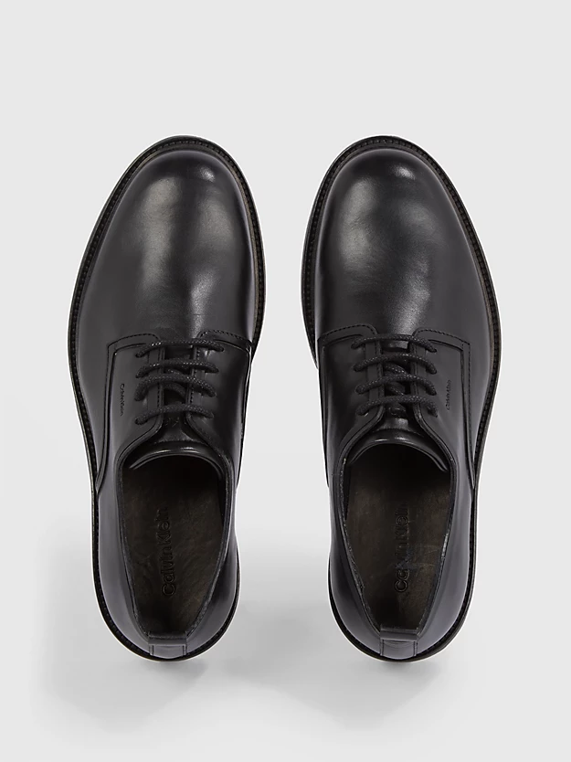 Sapatos de couro com cadarço