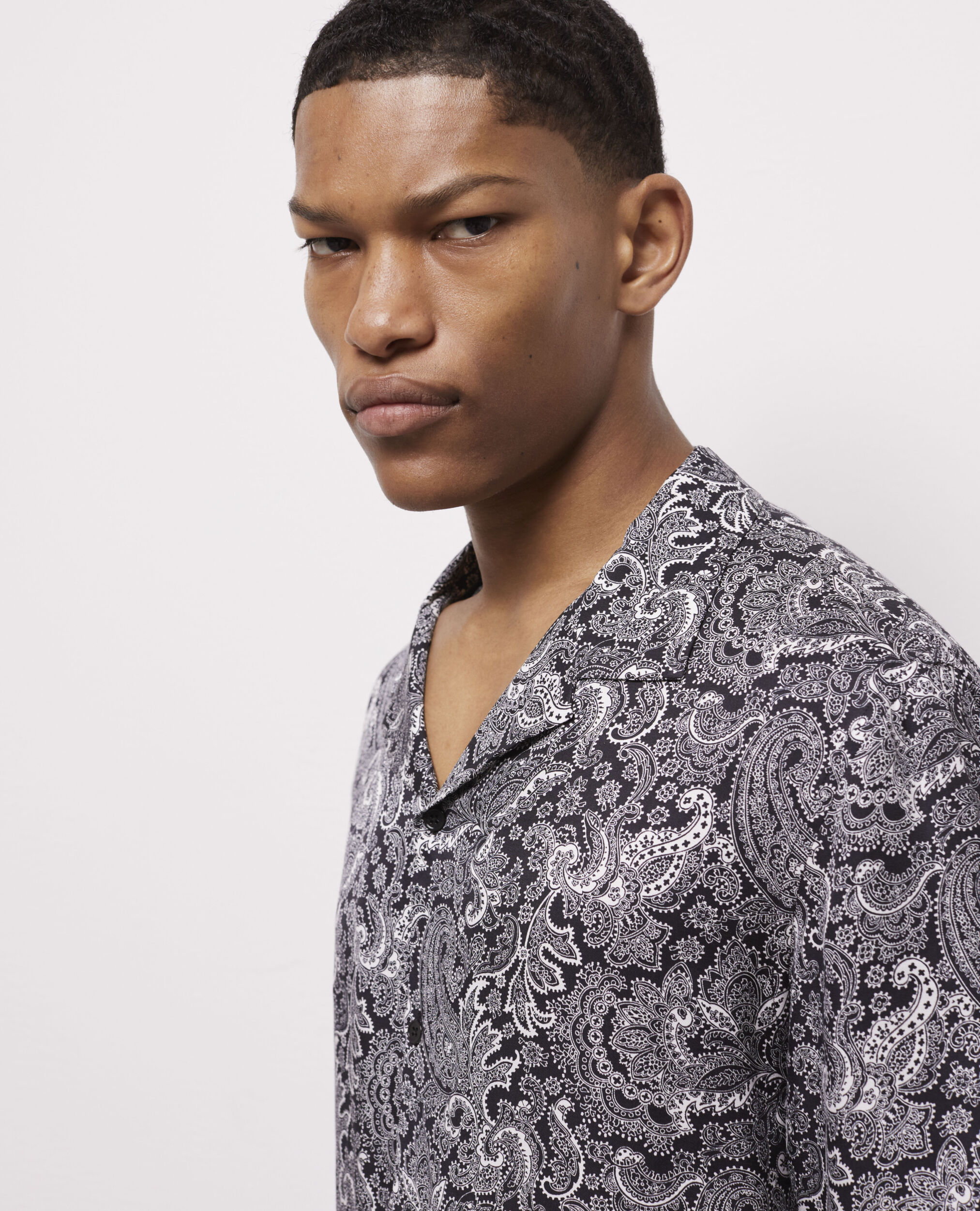 Chemise imprimée blanche et noire