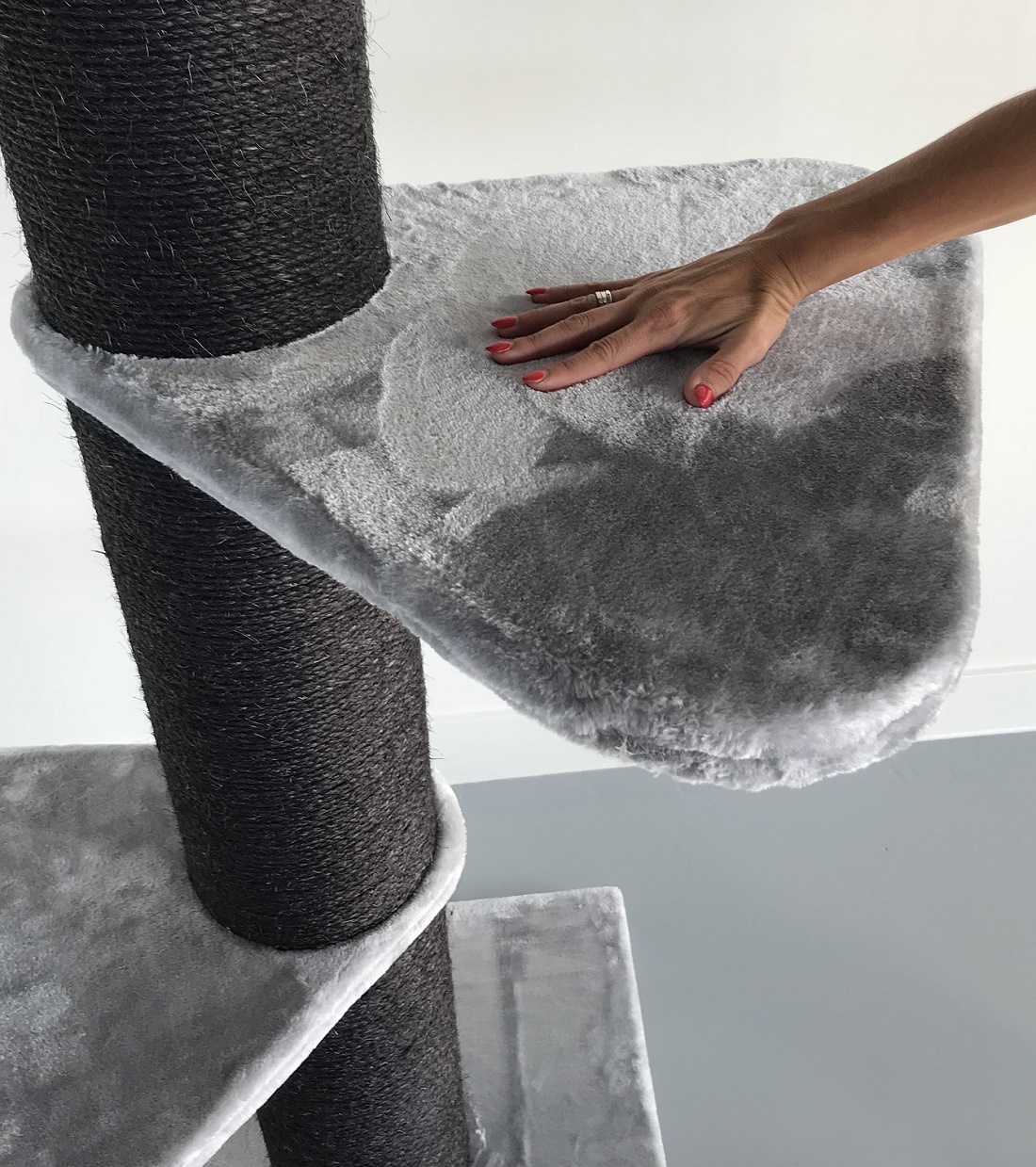 Arranhador para Gatos Maine Coon Tower Crown, Cinza Escuro e Cinza Claro