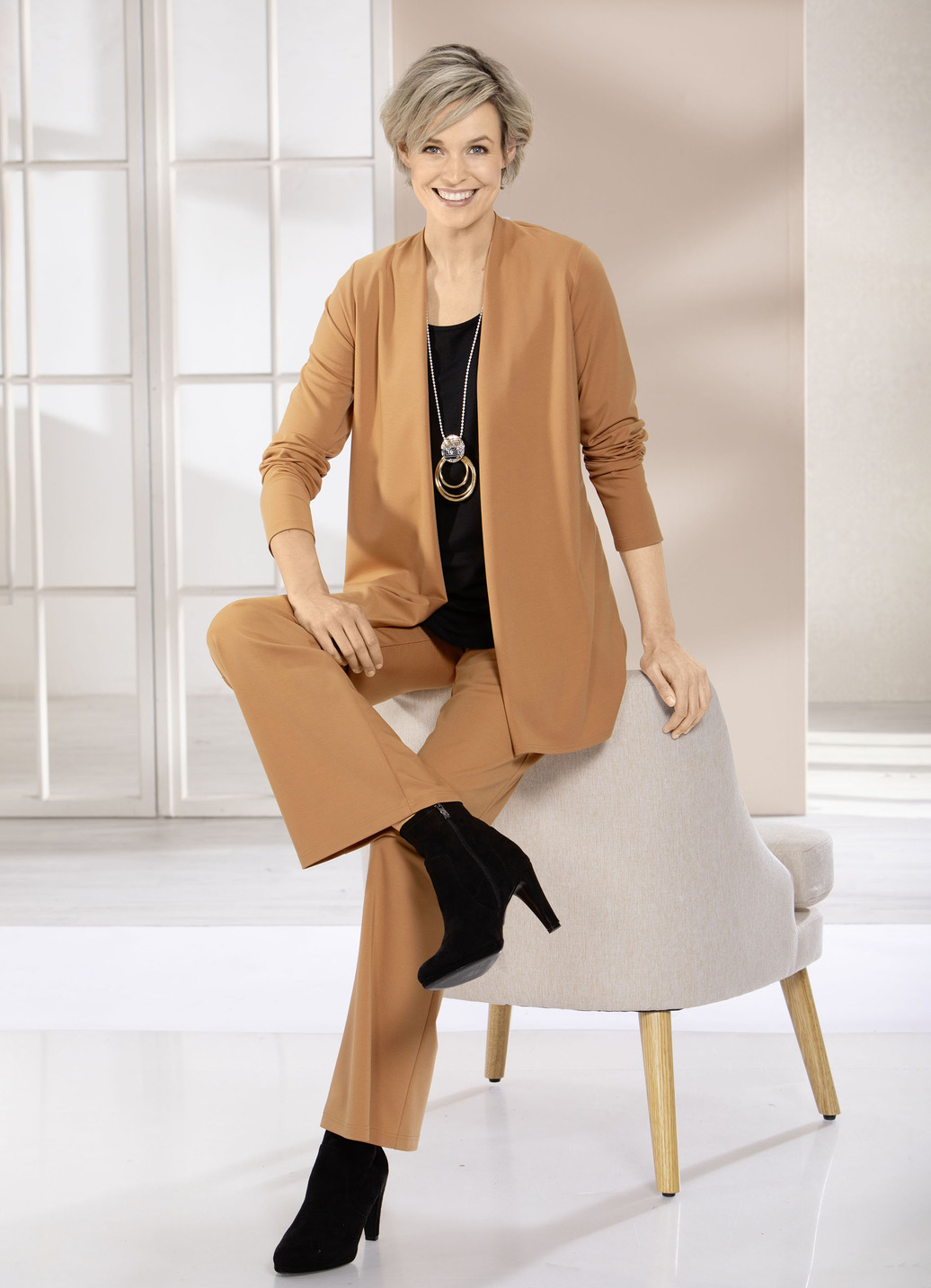 Shirtjacke in verschlussloser Form in 4 Farben