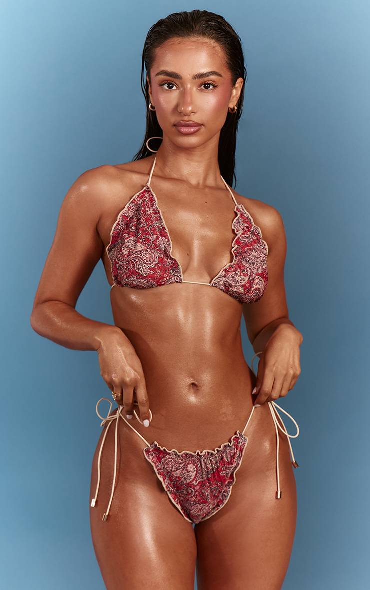 Rouge Bas De Bikini À Imprimé Cachemire Avec Volant Et Liens Sur Les Côtés