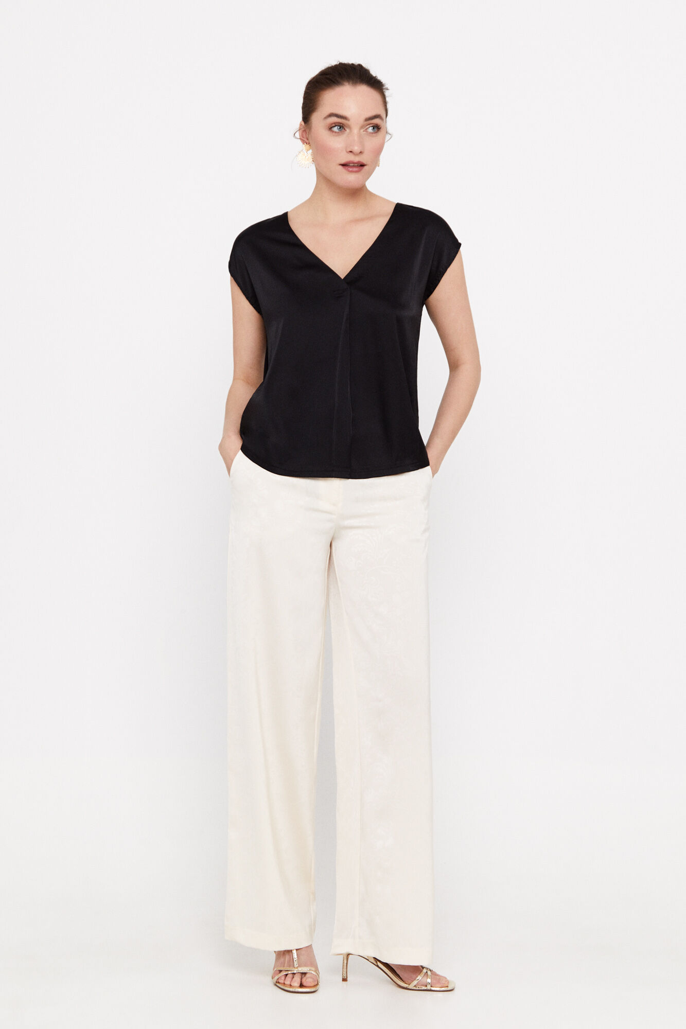 Top com detalhes em renda - Preto