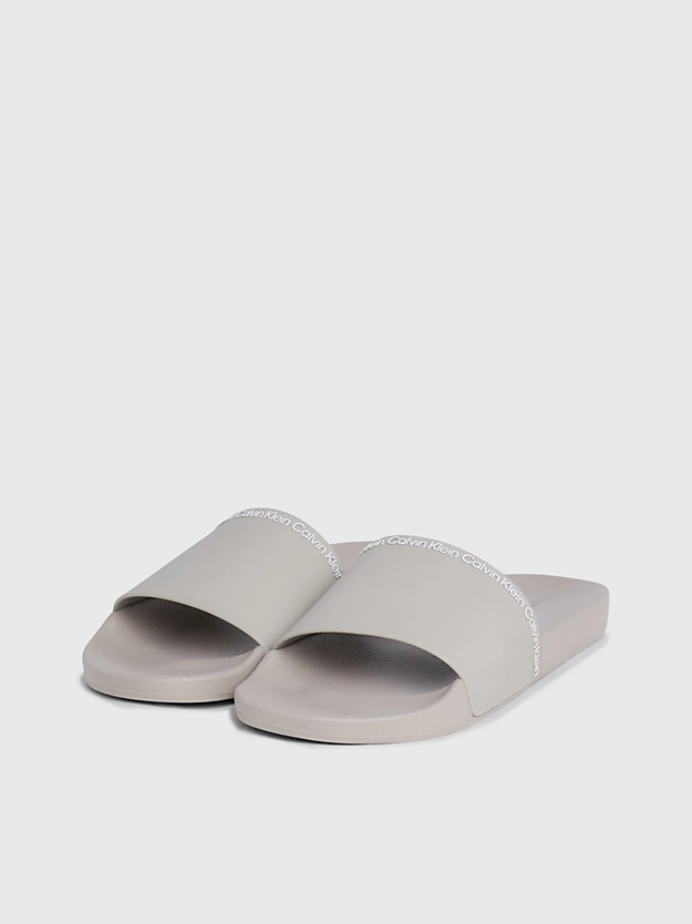 Chinelo com logotipo