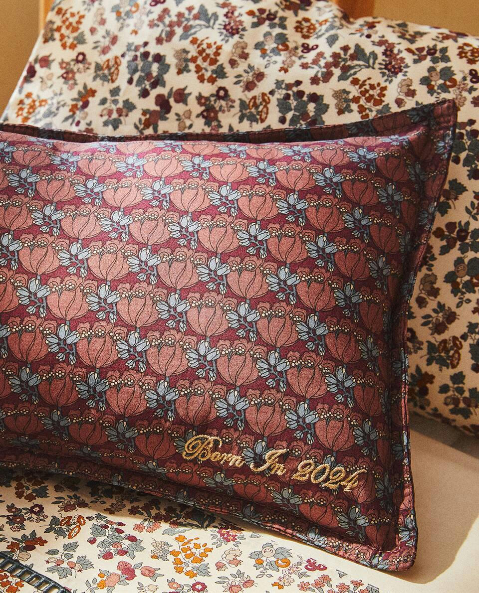 ALMOFADA INFANTIL FEITA COM TECIDO LIBERTY