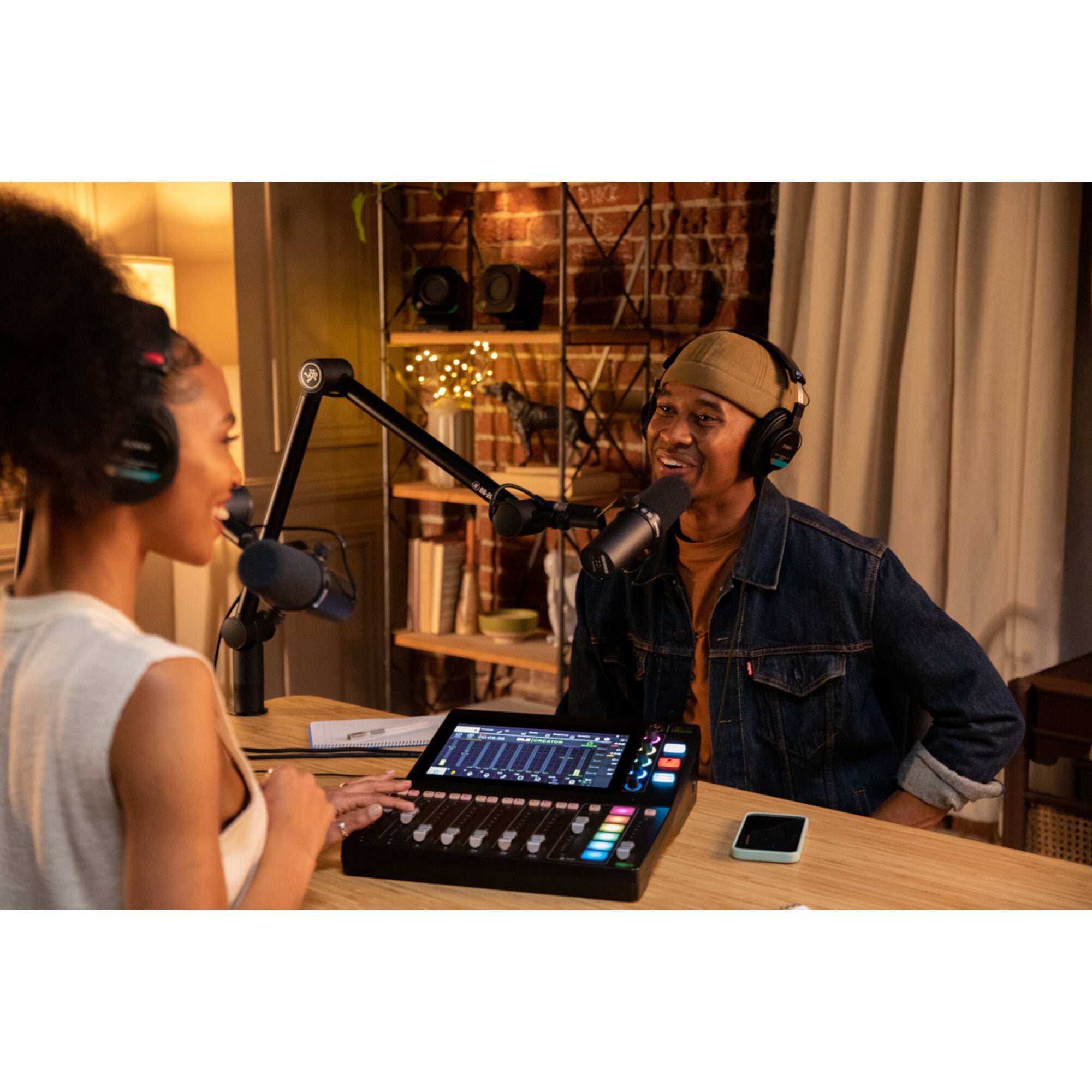 Mackie DLZ Creator podcast- & broadcast-mixer