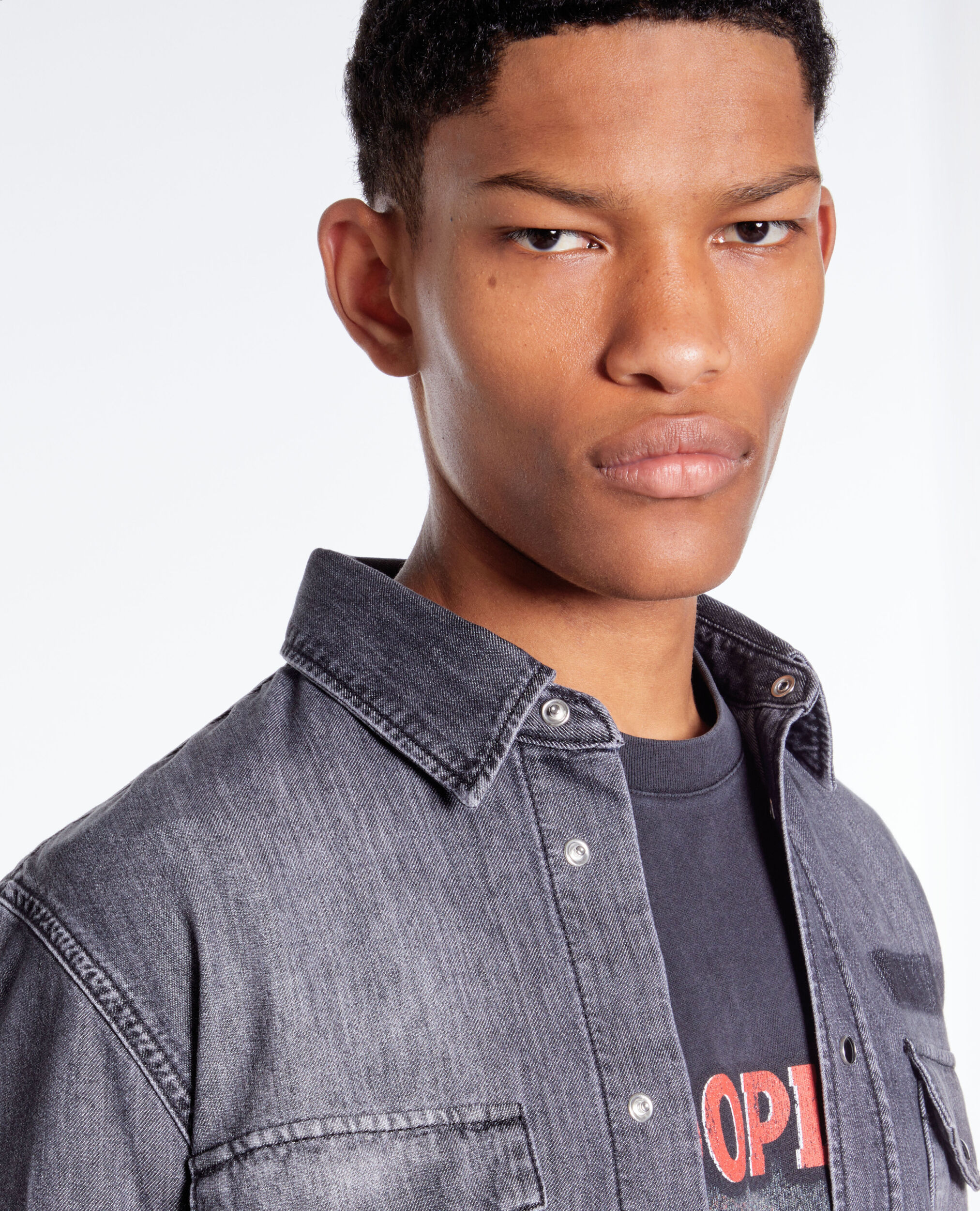 Chemise grise en denim