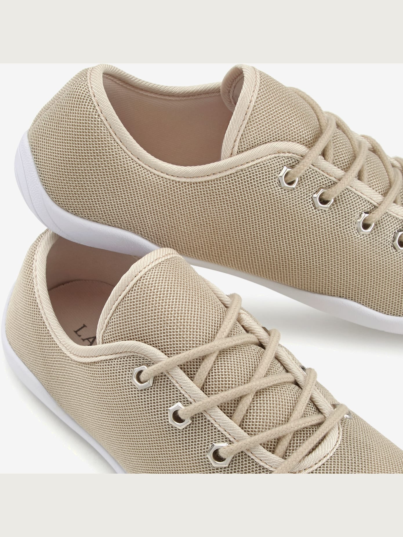 Baskets semelle ultra-légère, très plate et souple
