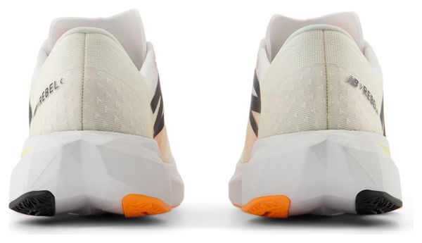 Chaussures Running New Balance FuelCell Rebel v4 Blanc/Orange Homme