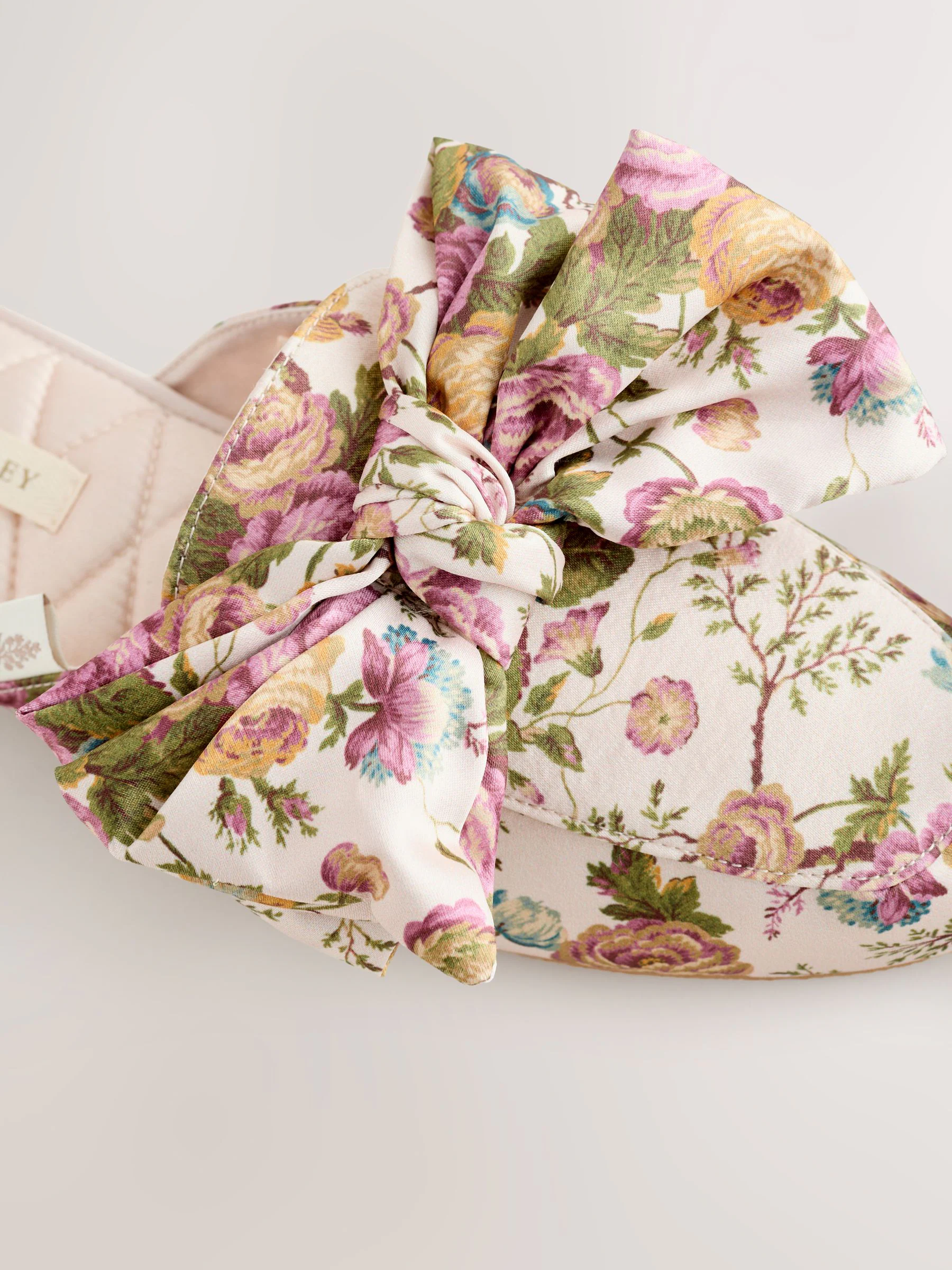 Laura Ashley Uffington Roses doorgestikte muiltjes pantoffels