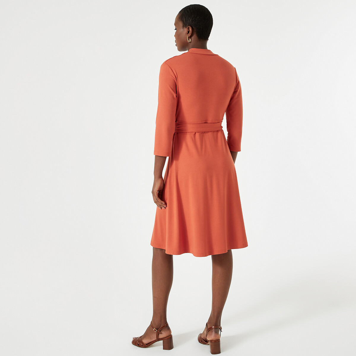 ANNE WEYBURN<br>Vestido com estampa de bandeiras, malha macia, mangas 3/4