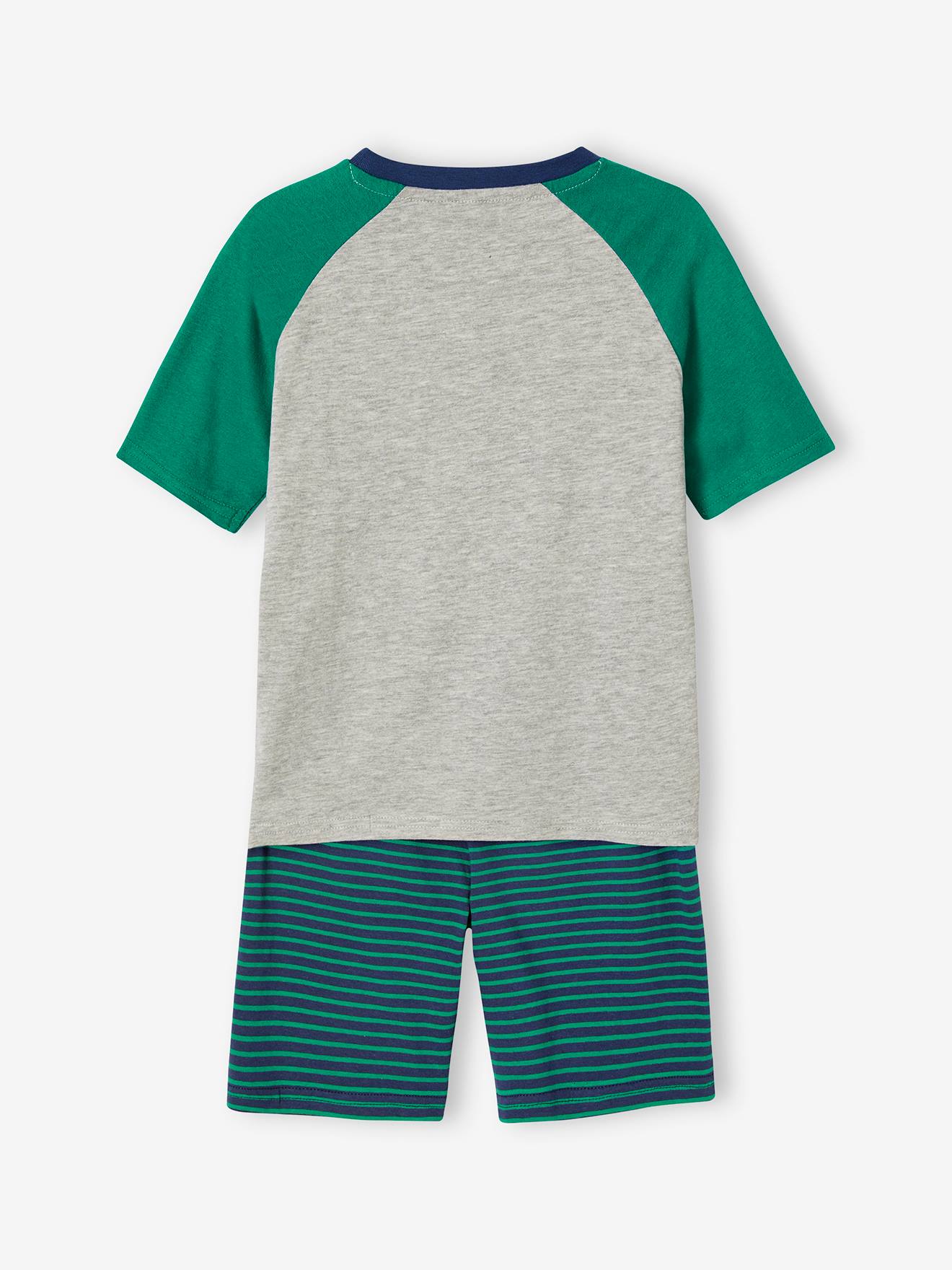 Conjunto de pijama infantil masculino verde pinho com estampa de tubarão surfista e shorts.