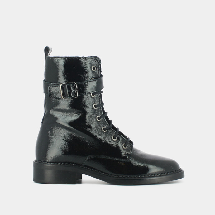 Bottes à talons et surpiqures  en vernis noir