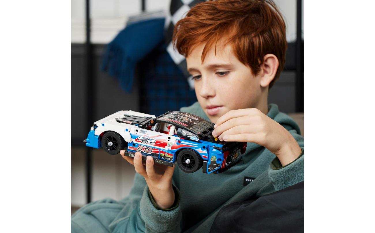 42153 LEGO Technic NASCAR Next Gen Chevrolet Camar
