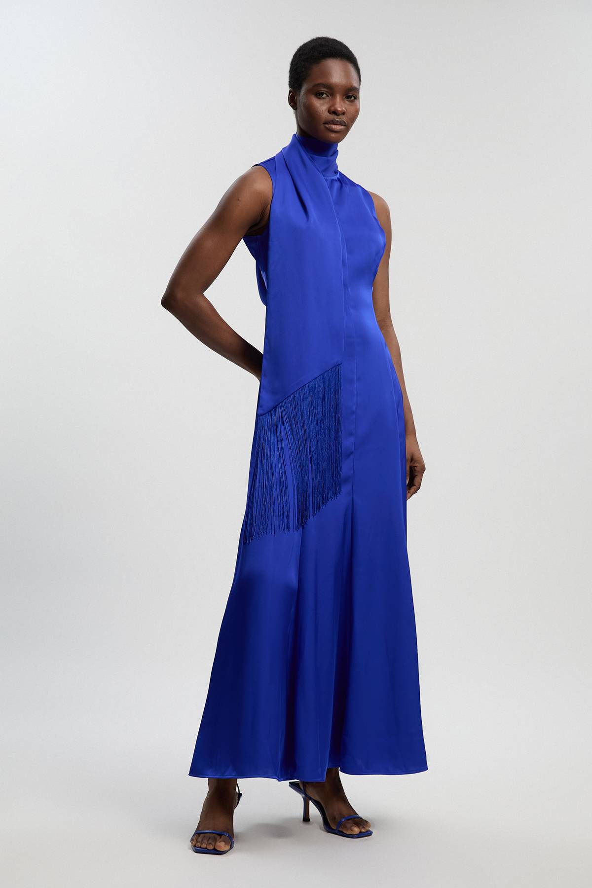 KarenMillen Robe Longue En Satin Viscose Sans Manches À Col Bénitier Drapé Tissé