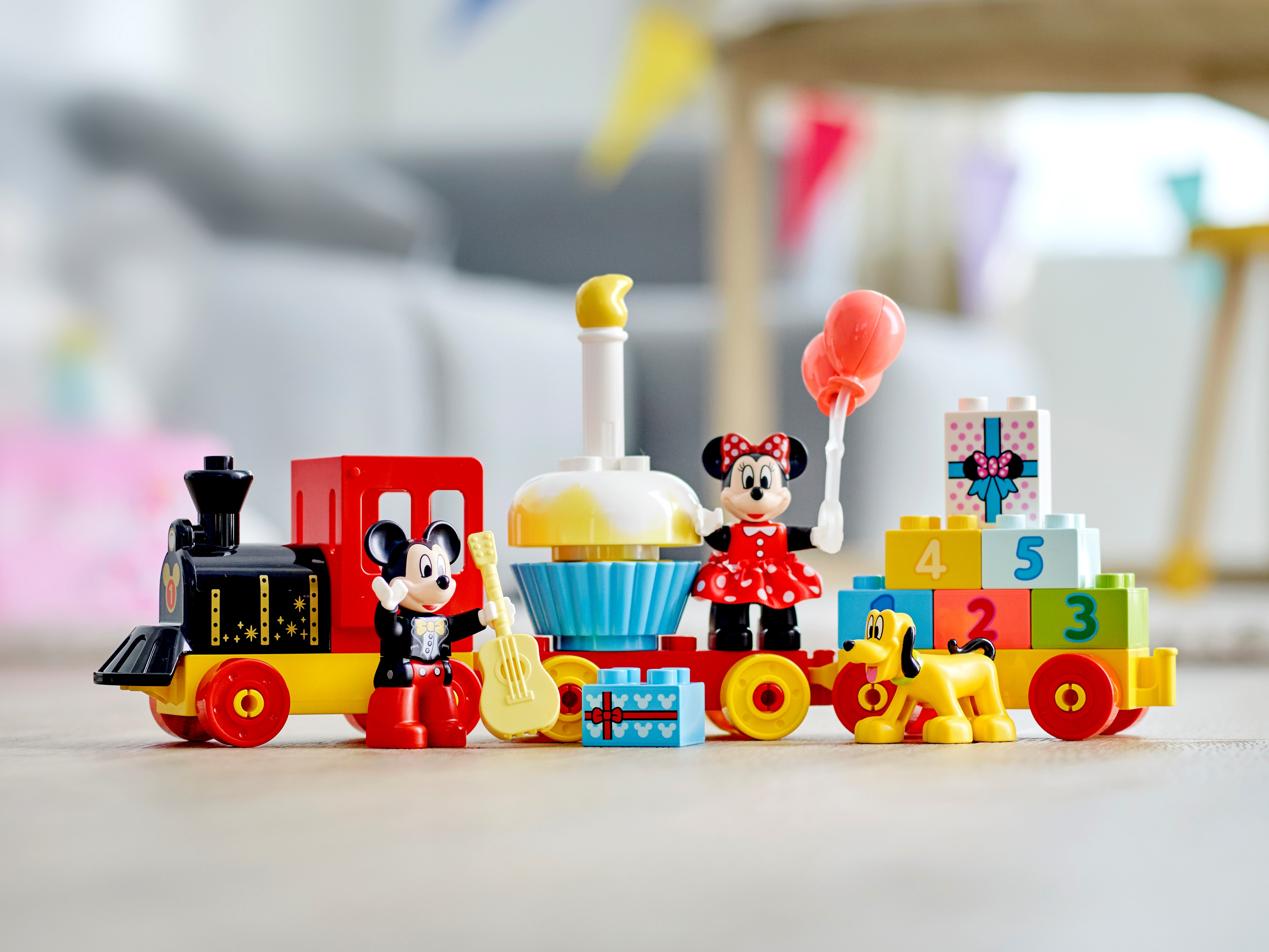 Trem de Aniversário do Mickey e da Minnie 10941