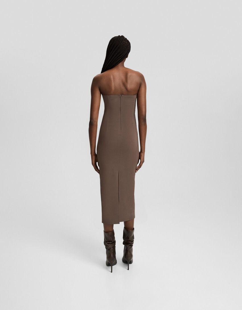 Vestido bandeau com recortes