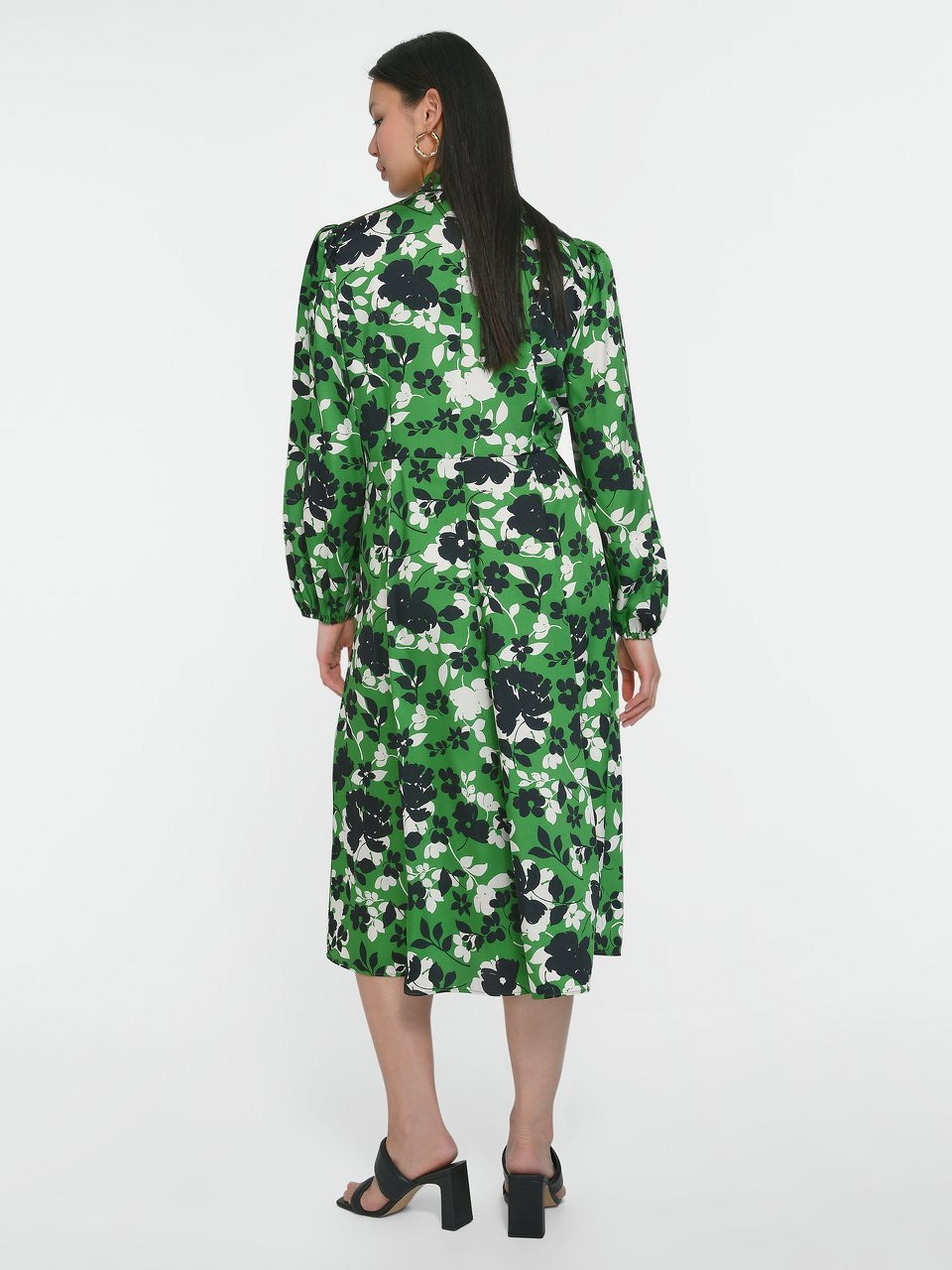 Kleid mit Puffärmel