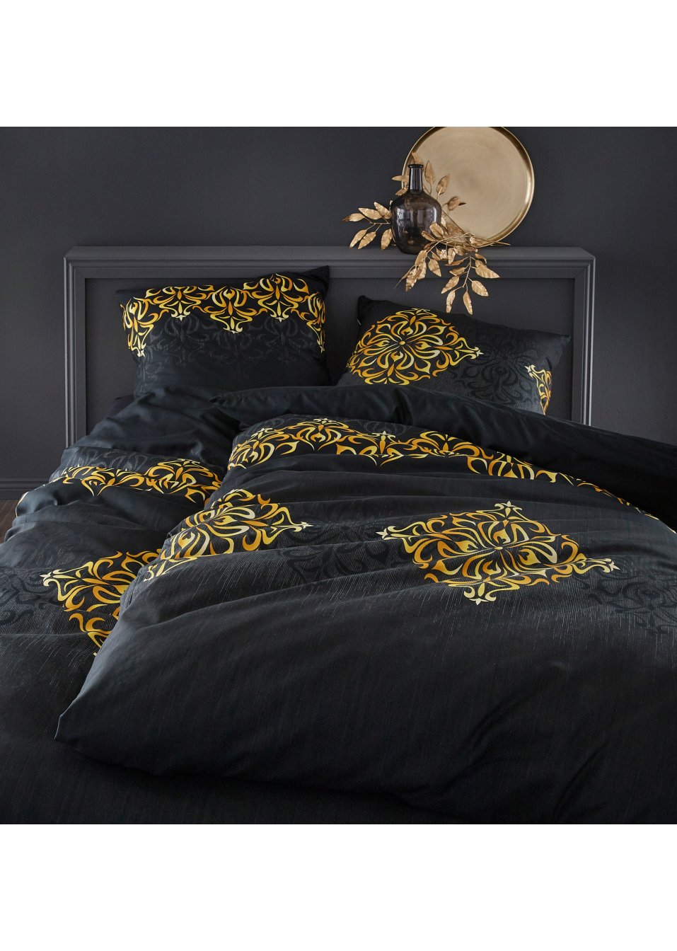 Parure de lit avec ornements
