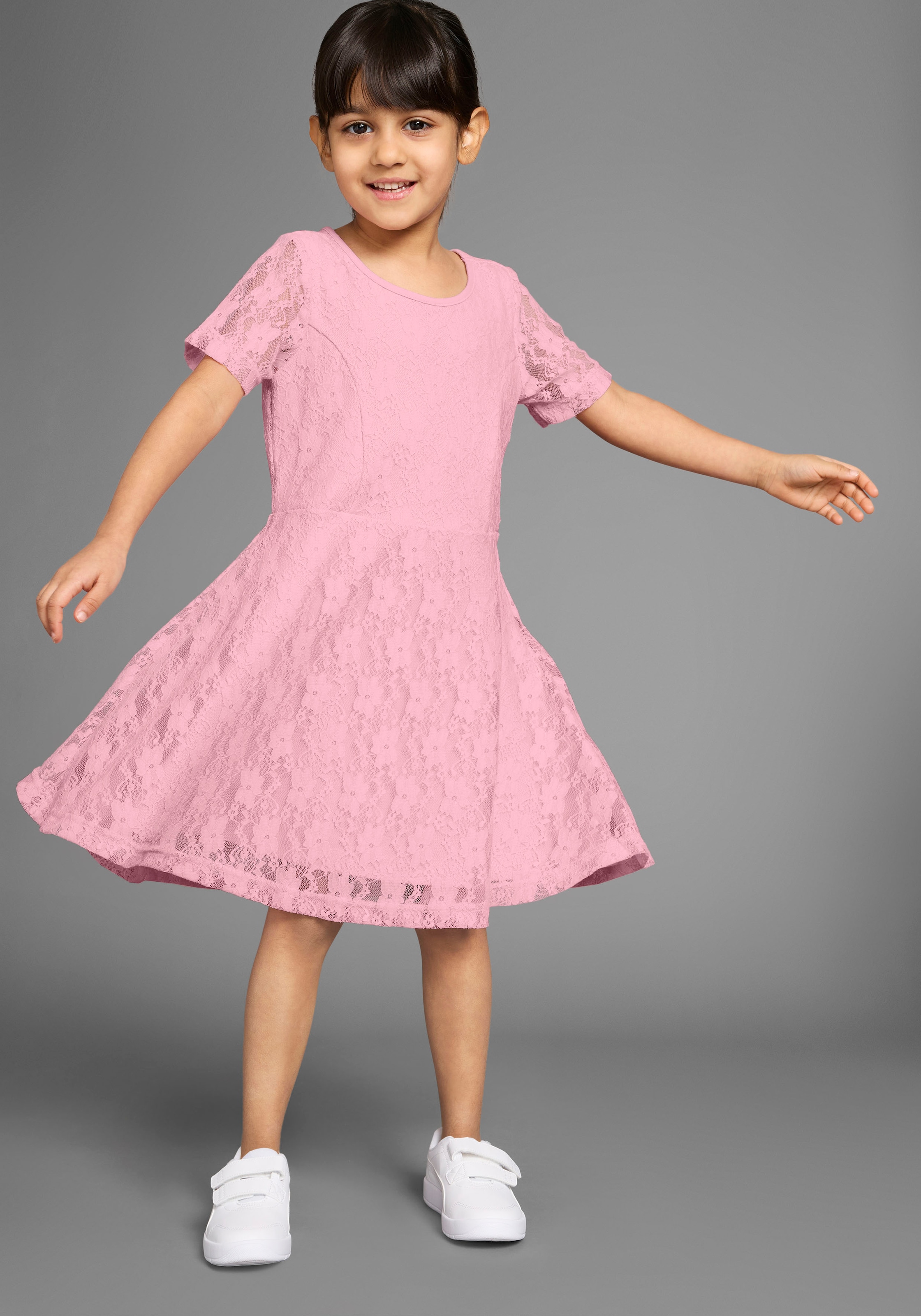 KIDSWORLD Spitzenkleid »Jerseykleid mit aufwendiger Spitze« Festliches Kleid mit Spitze