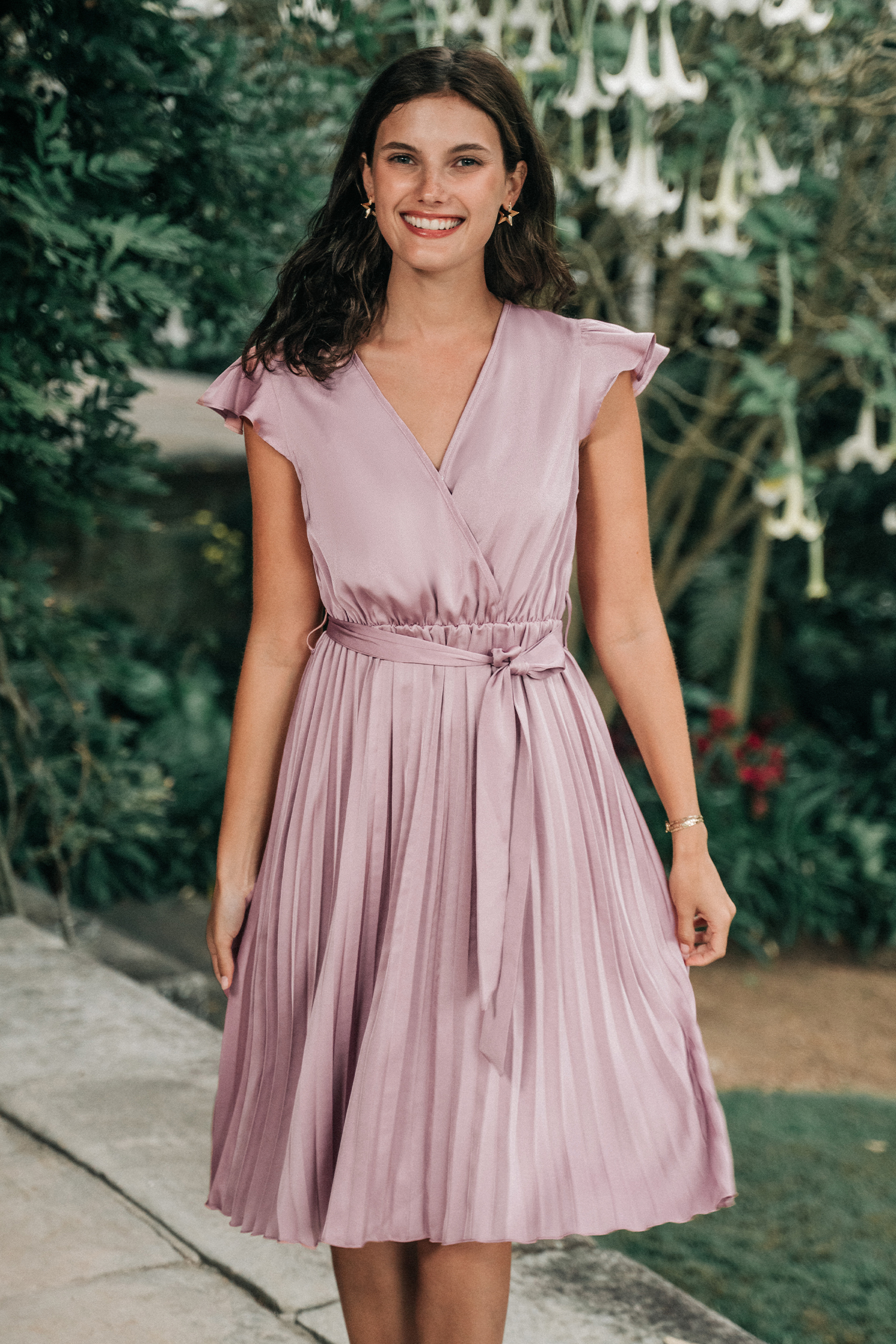 Robe plissée avec ceinture rose