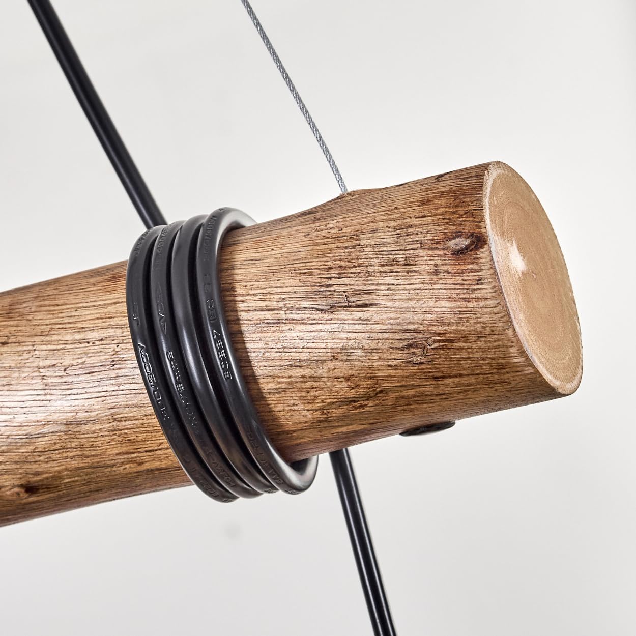 HOFSTEIN Pendelleuchte Basto, 4-flammige Hängelampe aus Metall/Holz/Bambus in Schwarz/Natur, Boho Hängeleuchte mit Bambusschirmen u. Holzbalken, Höhe max. 150cm, E27, Esszimmer, Wohnzimmer, Küche