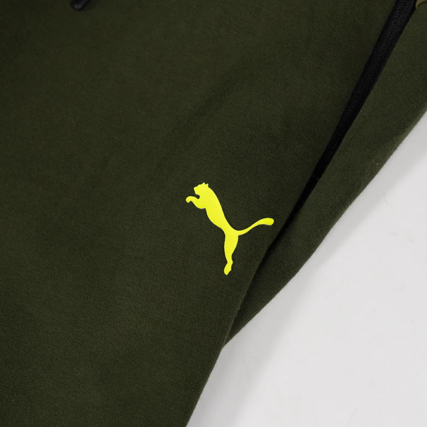 PUMA Borussia Dortmund Pumatech Trainingsbroek 2024-2025 Olijfgroen Donkergroen Geel