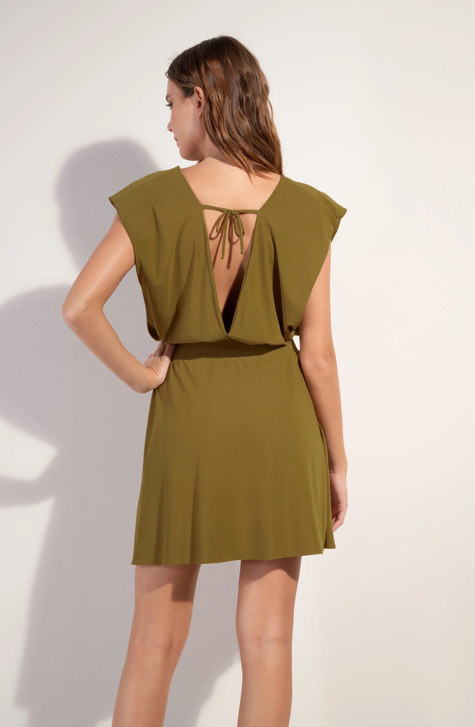 nola Robe courte en voile extensible décolleté V bronze Bronze