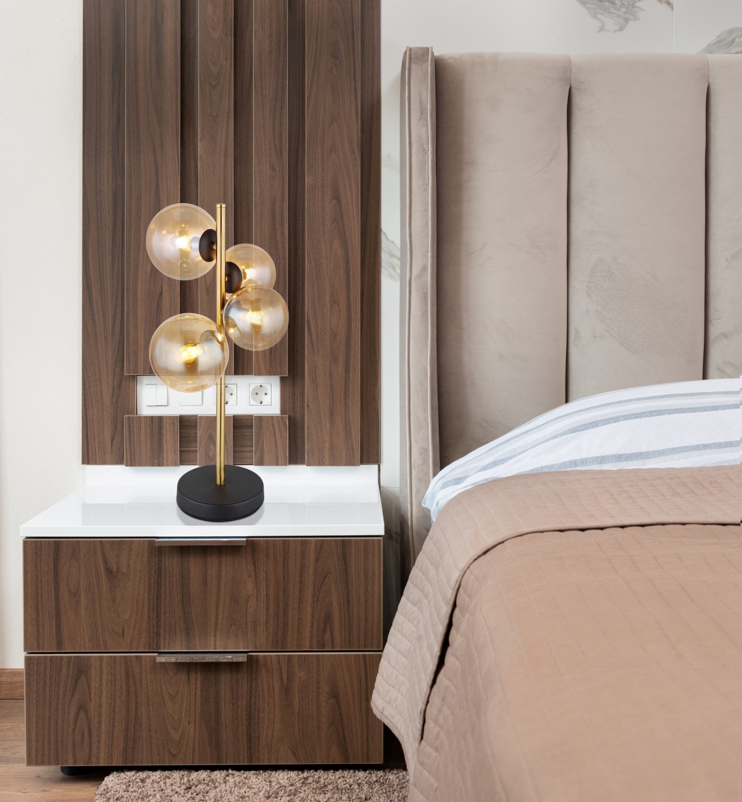 LED-Tischleuchte - goldfarben-schwarz - 48 cm