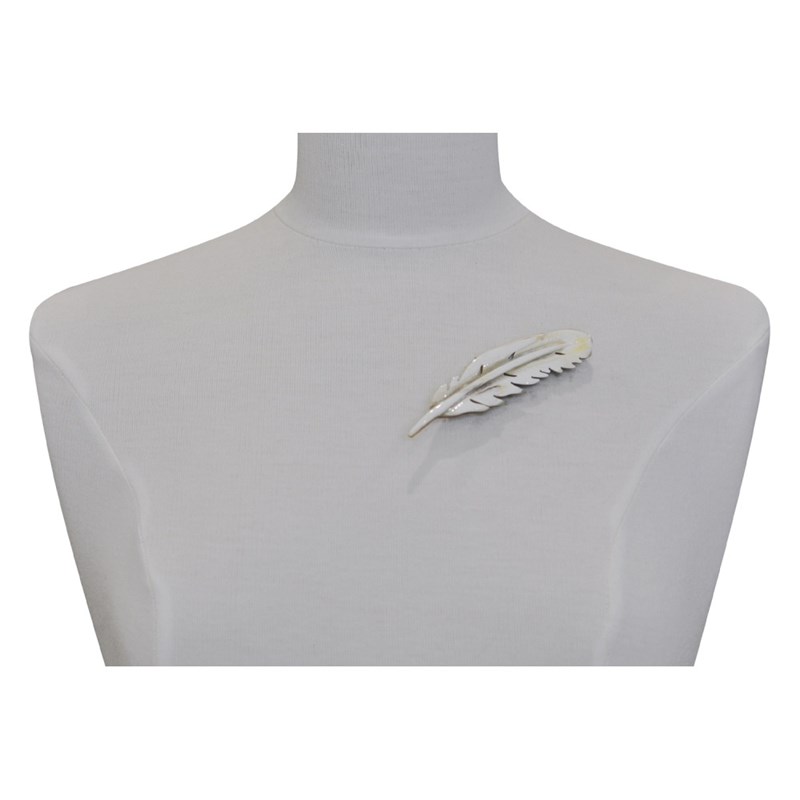 Broche Plume en Corne Naturel Modèle 4